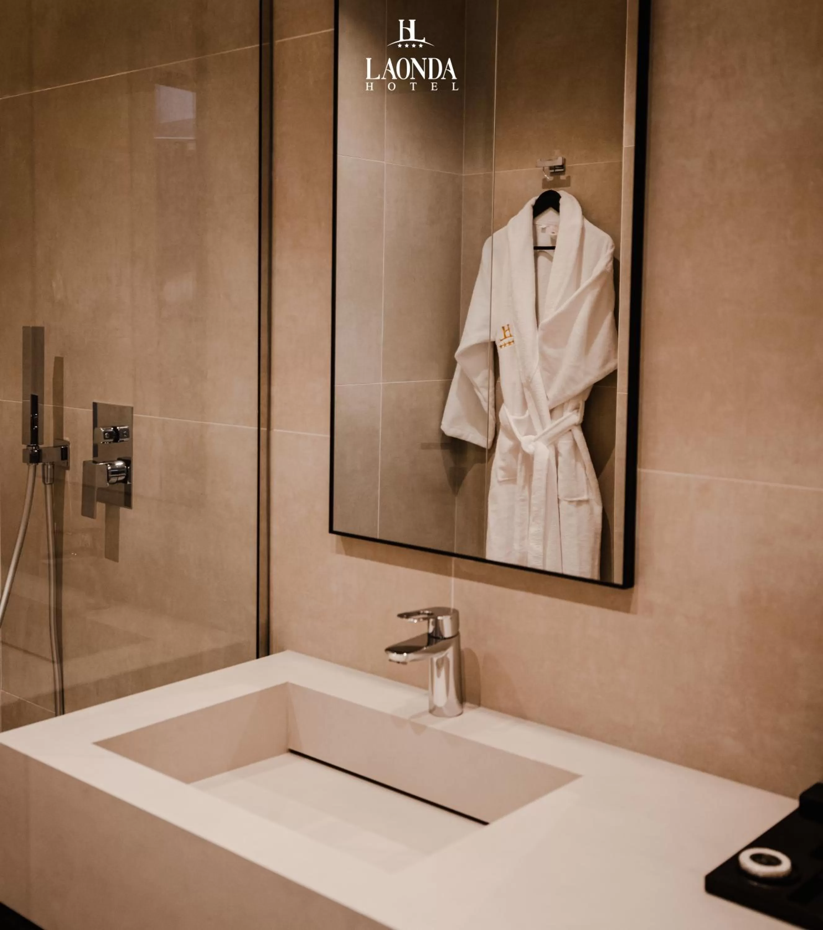 Bathroom in La Onda Hotel Durres