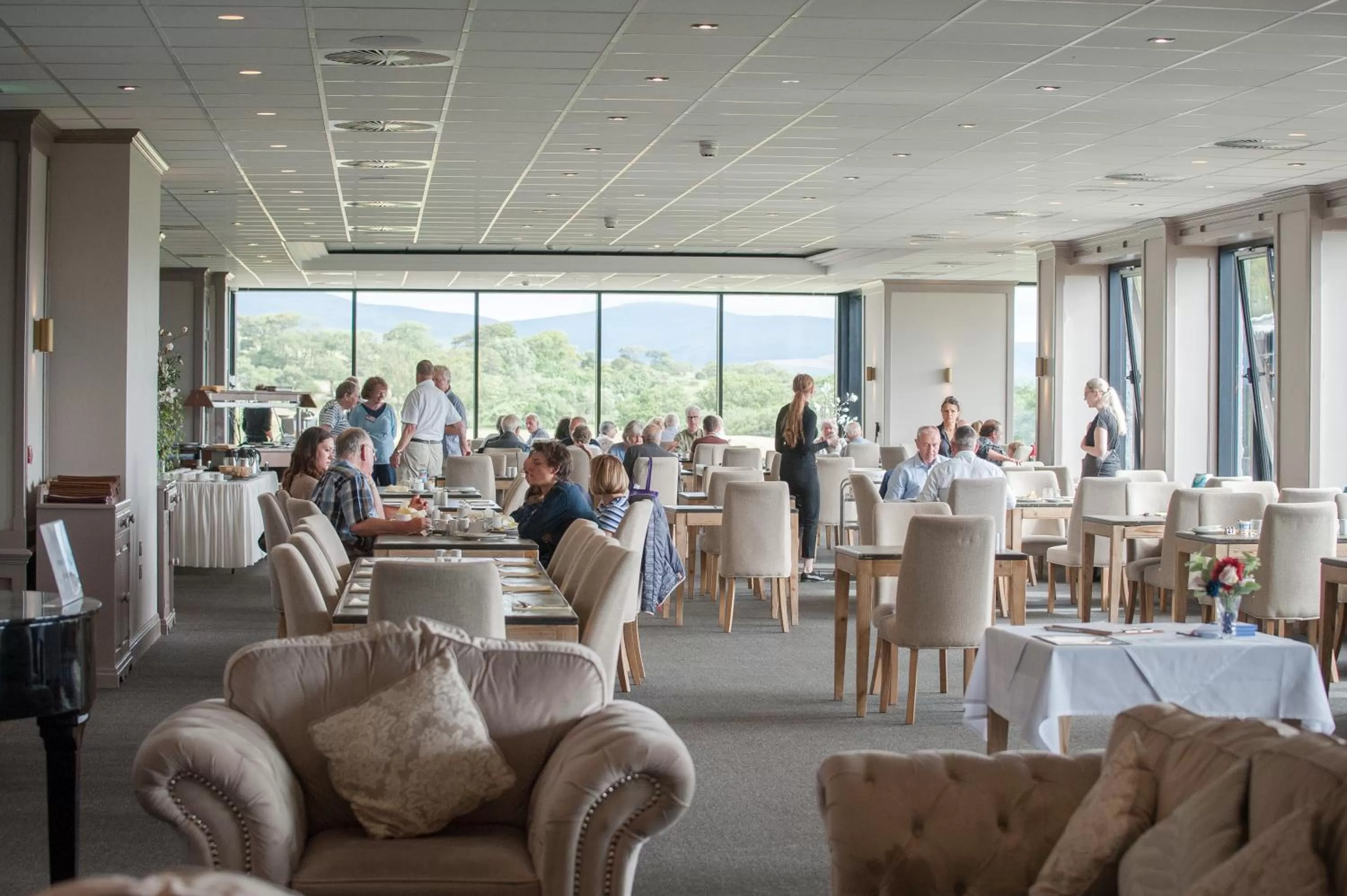 Restaurant/places to eat in Comis Hotel & Golf Resort