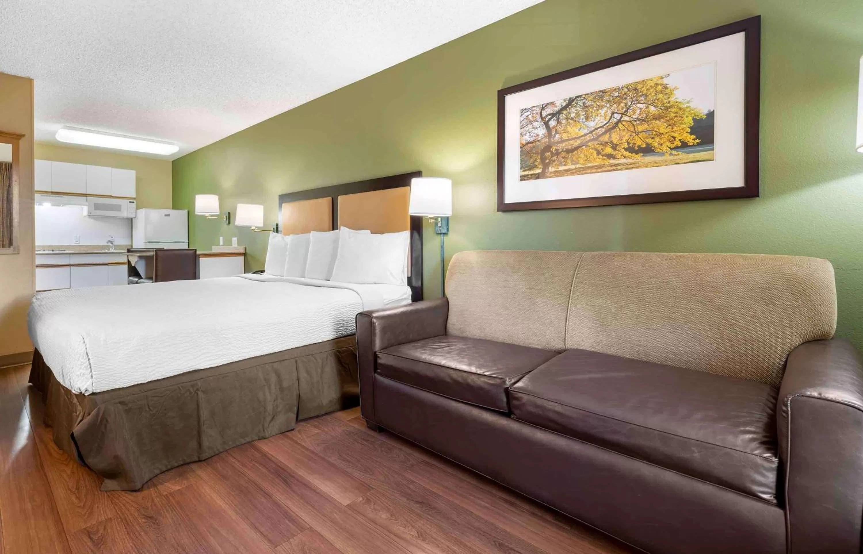 Bedroom, Bed in Extended Stay America Suites - San Diego - Fashion Valley