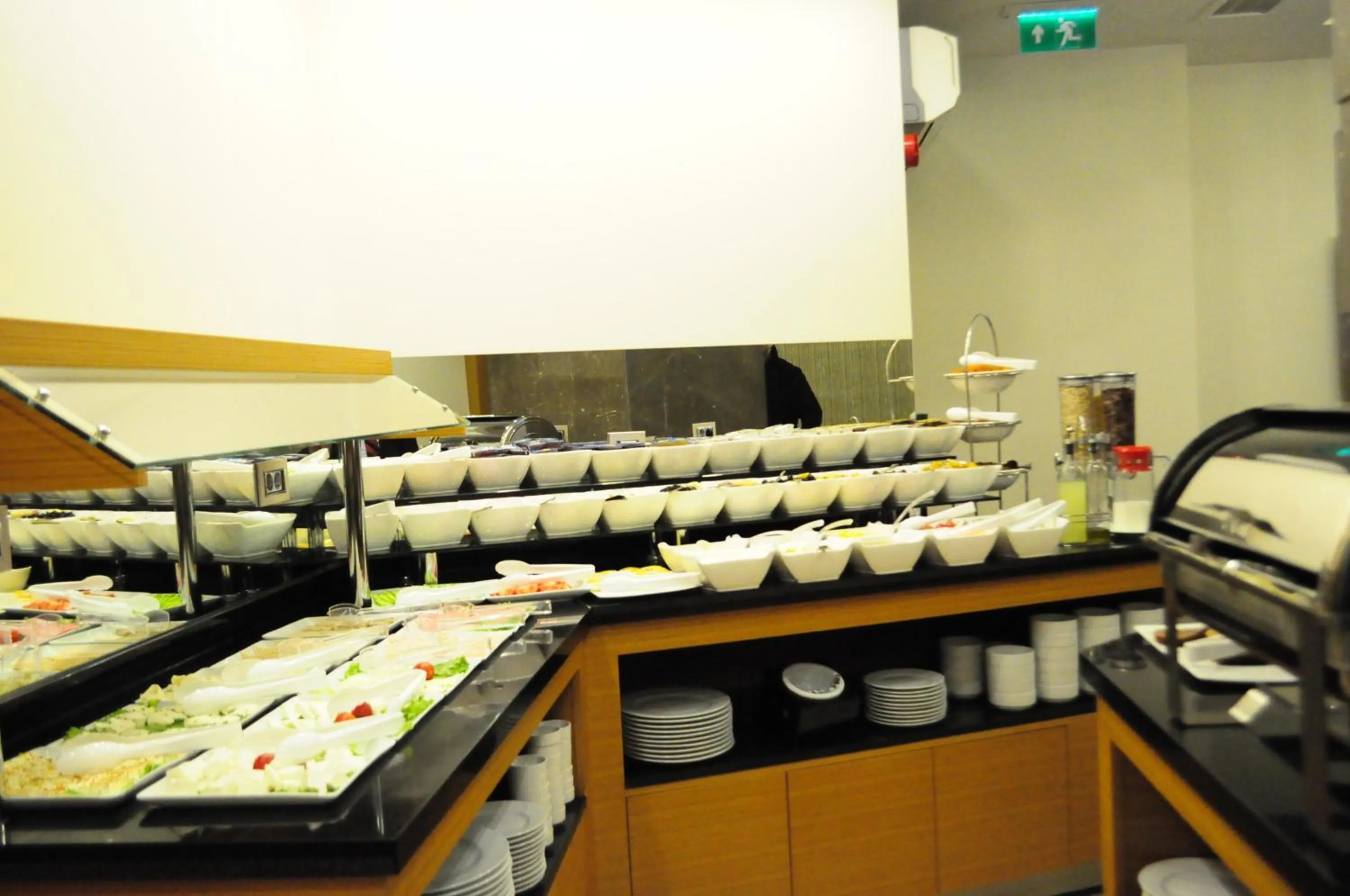 Restaurant/places to eat in Bisetun Hotel