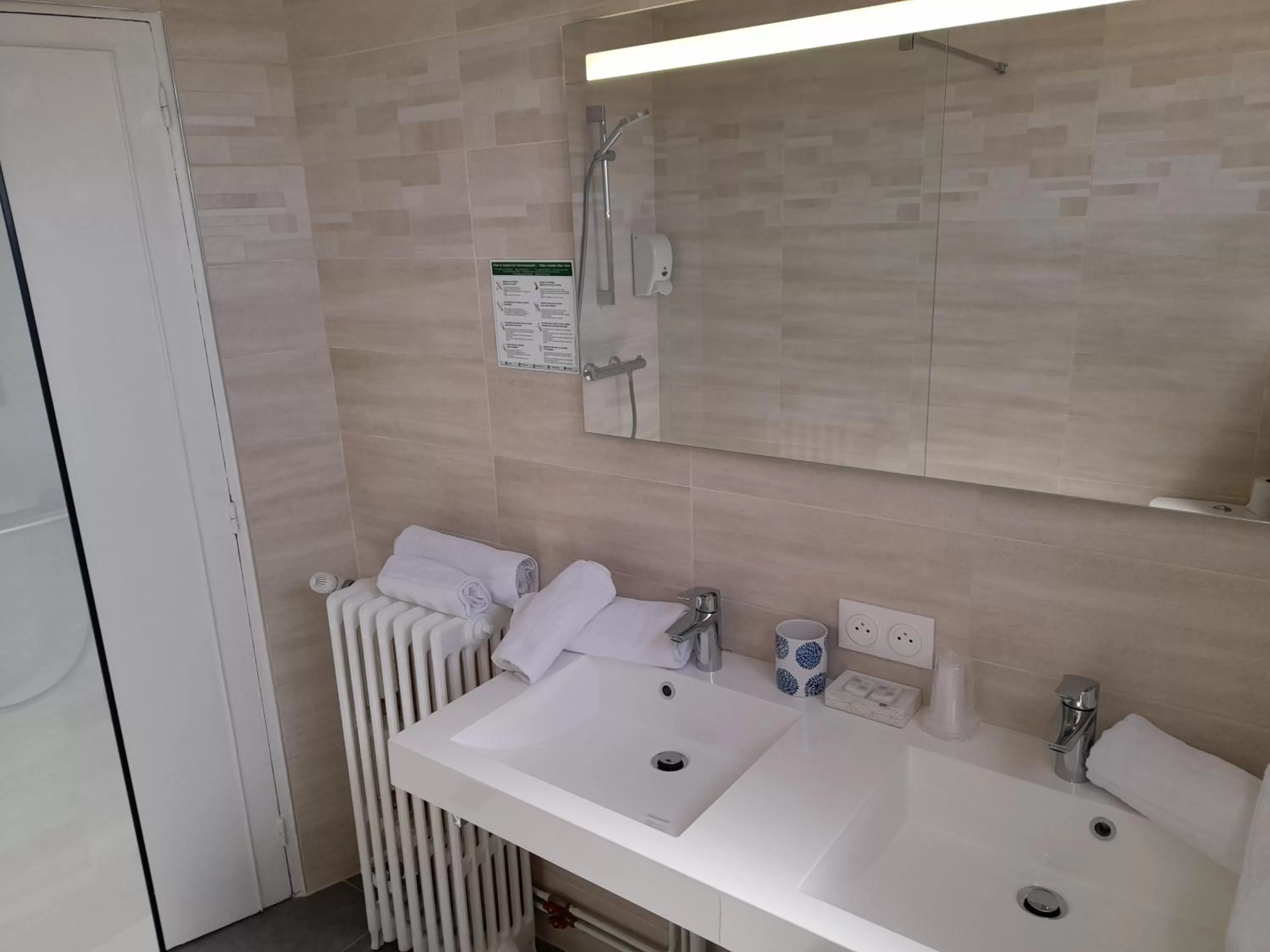 Contact Hotel de France