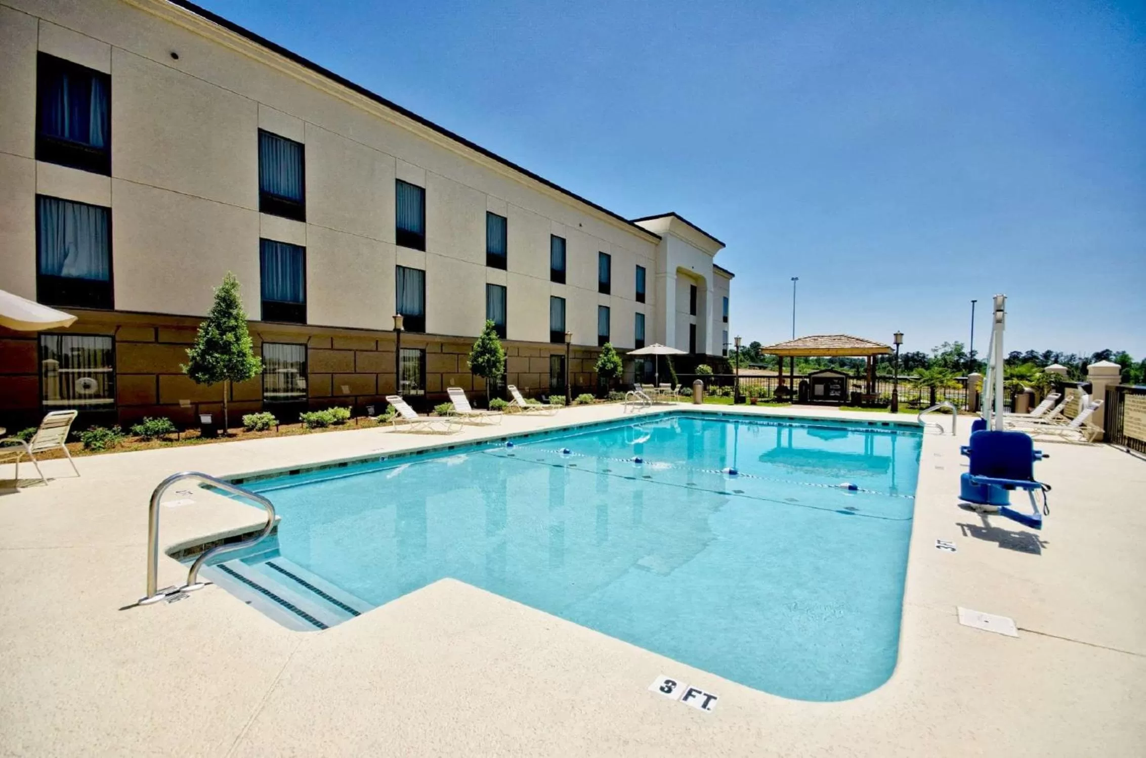 Pool view in Hampton Inn & Suites Tifton