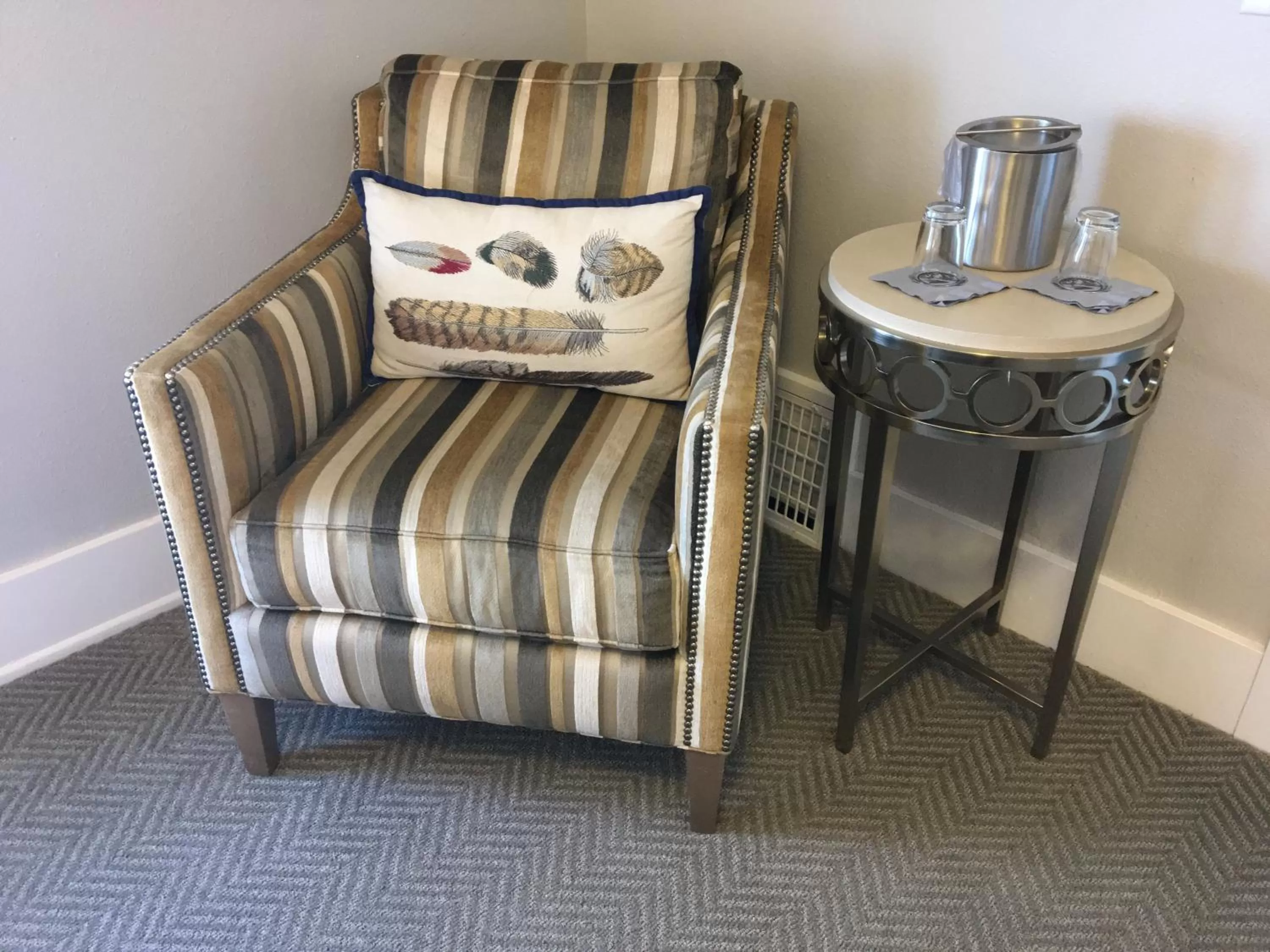 Seating Area in Huff House Inn and Cabins
