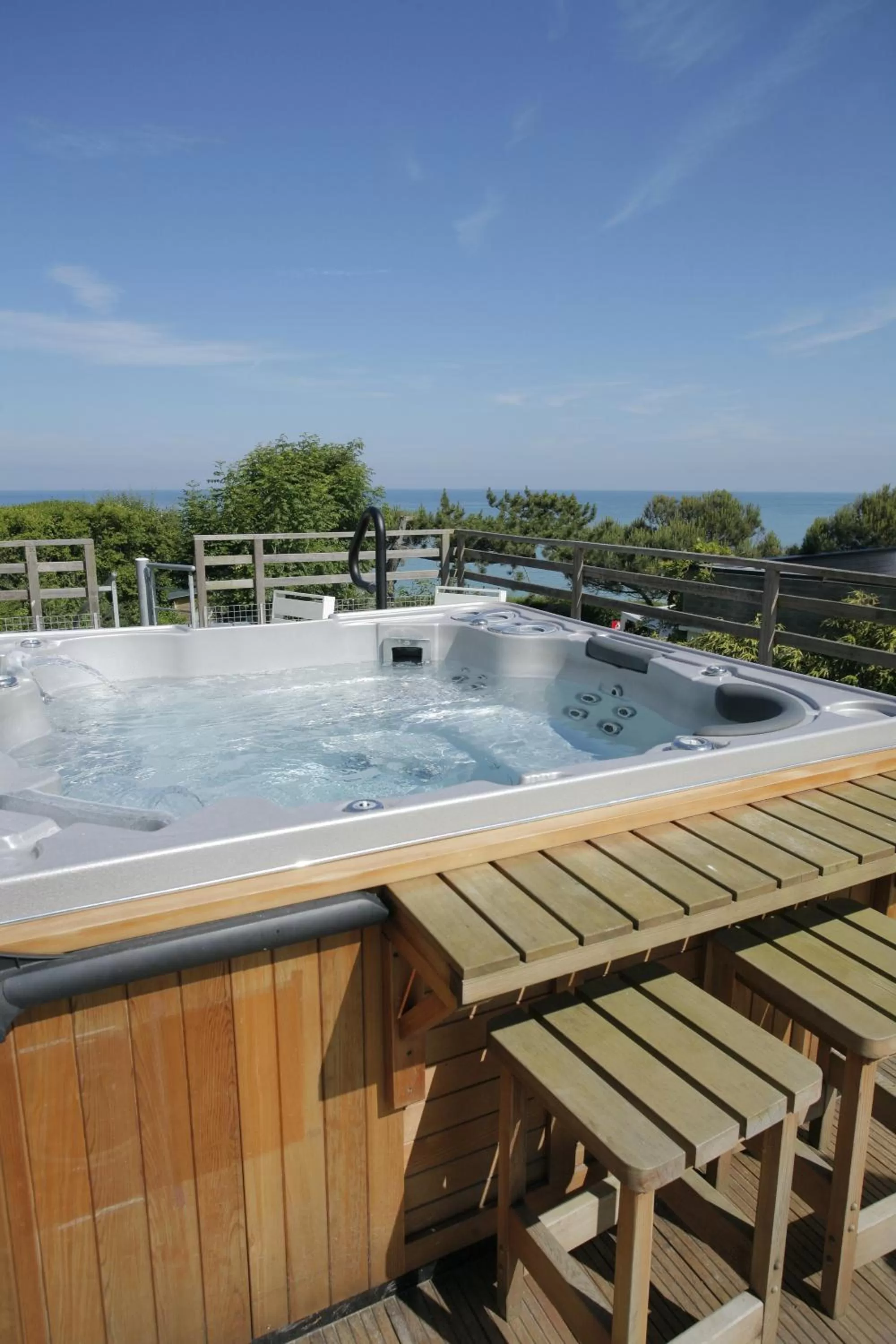 Hot Tub in The Originals Hôtel Le Cise Restaurant Chambres et Suites
