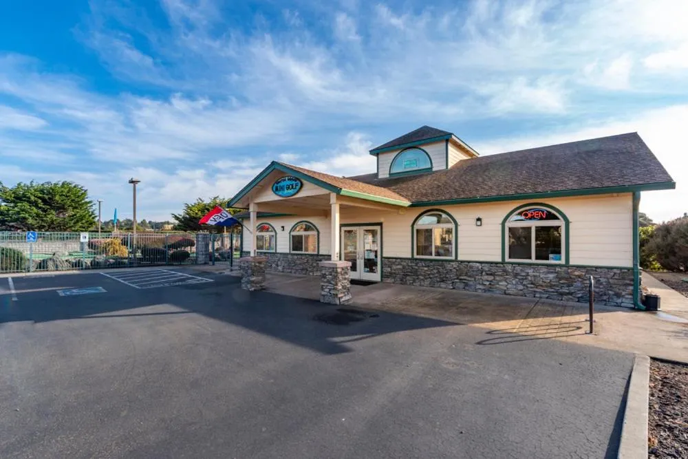 Emerald Dolphin Inn & Mini Golf