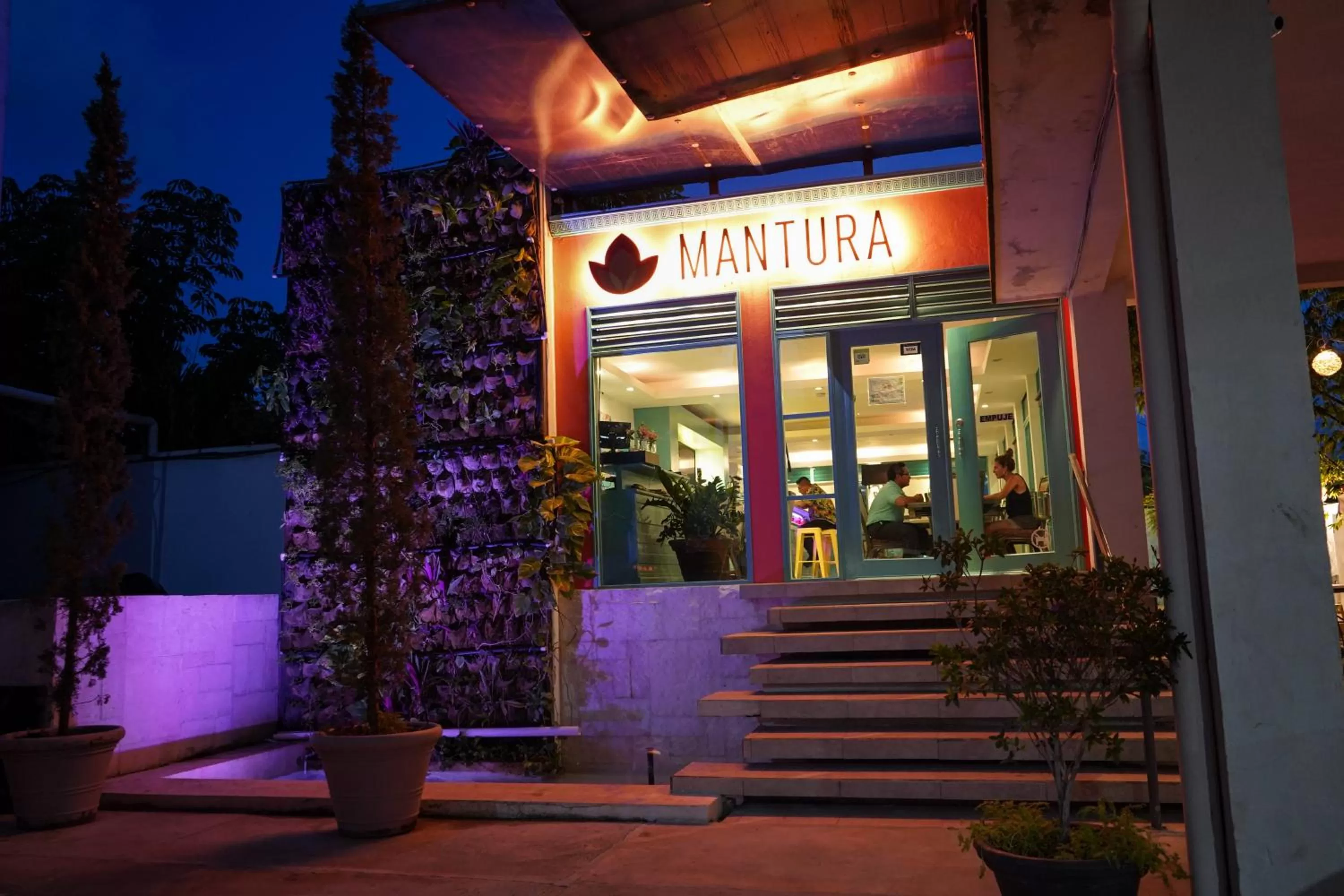 Restaurant/places to eat in Hotel & Suites Arges - Centro Chetumal