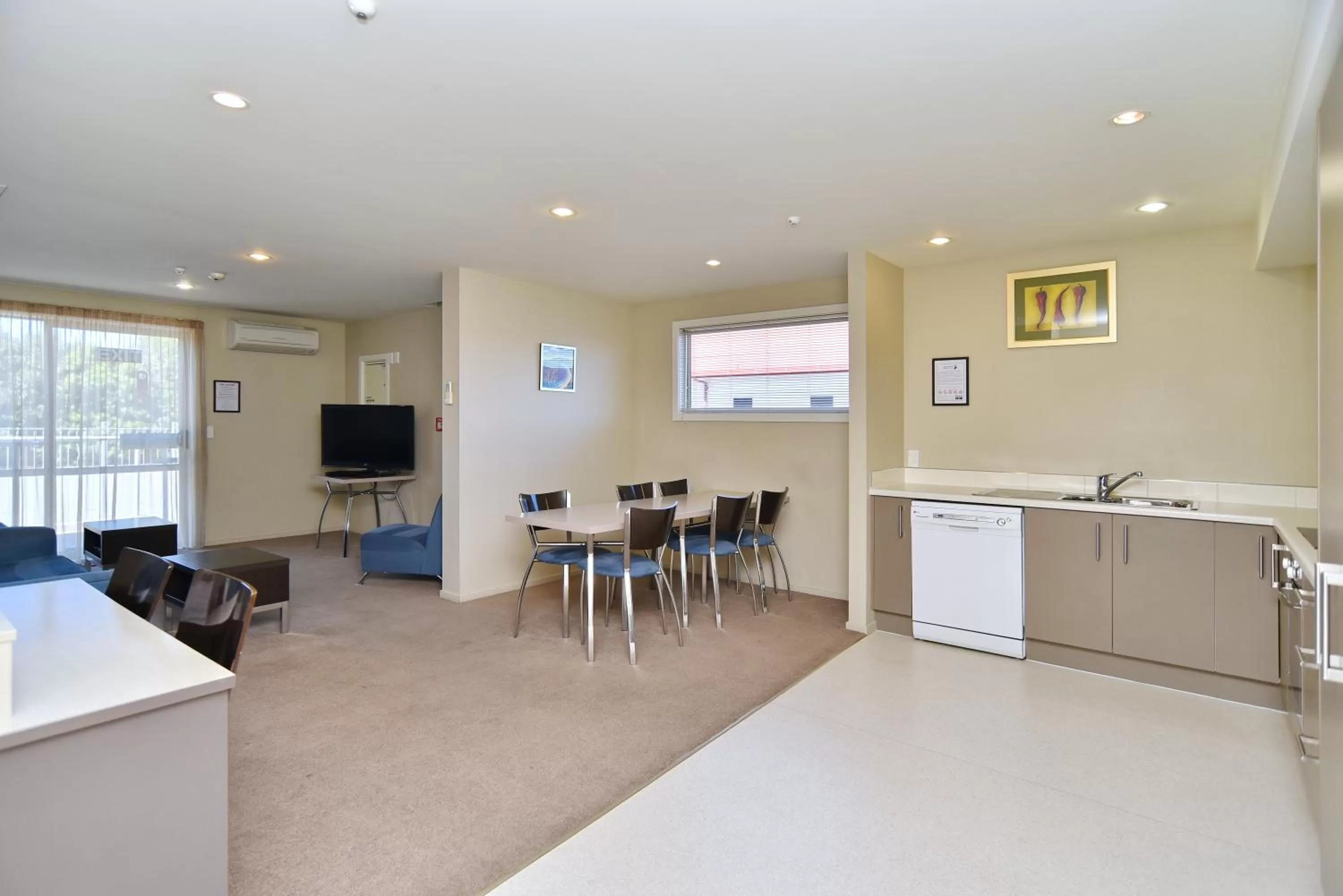 TV and multimedia, Kitchen/Kitchenette in The Riverstone