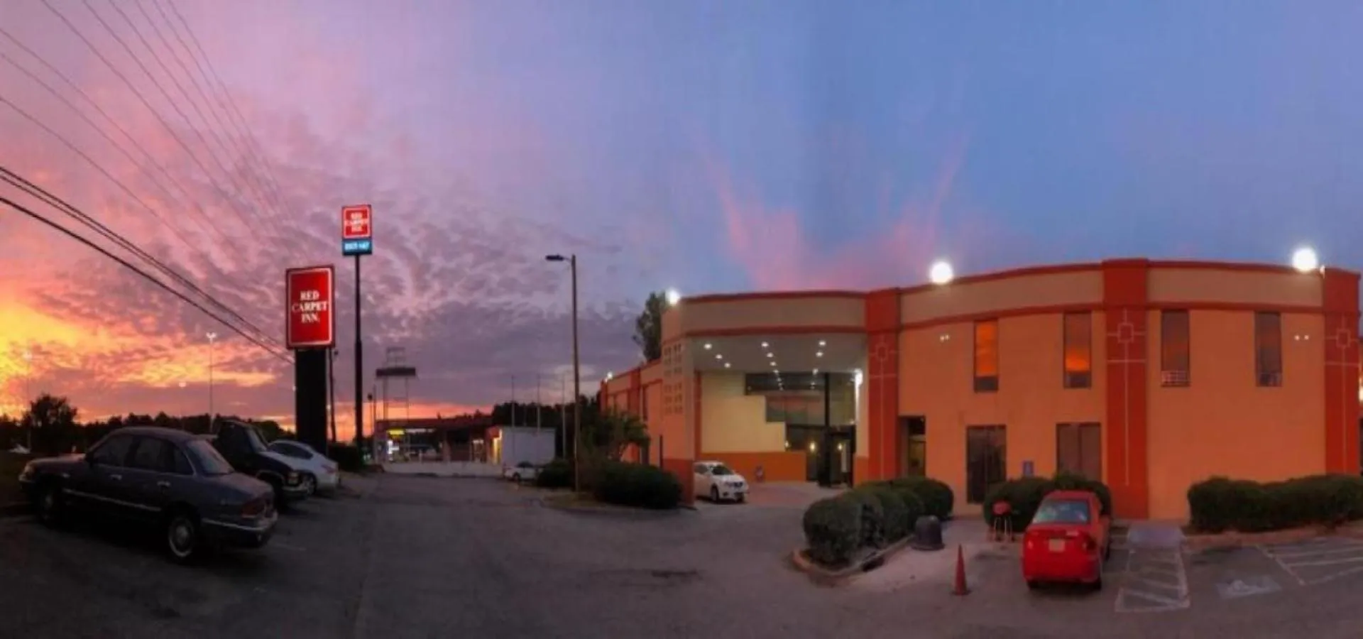 Property building in Red Carpet Inn-Macon