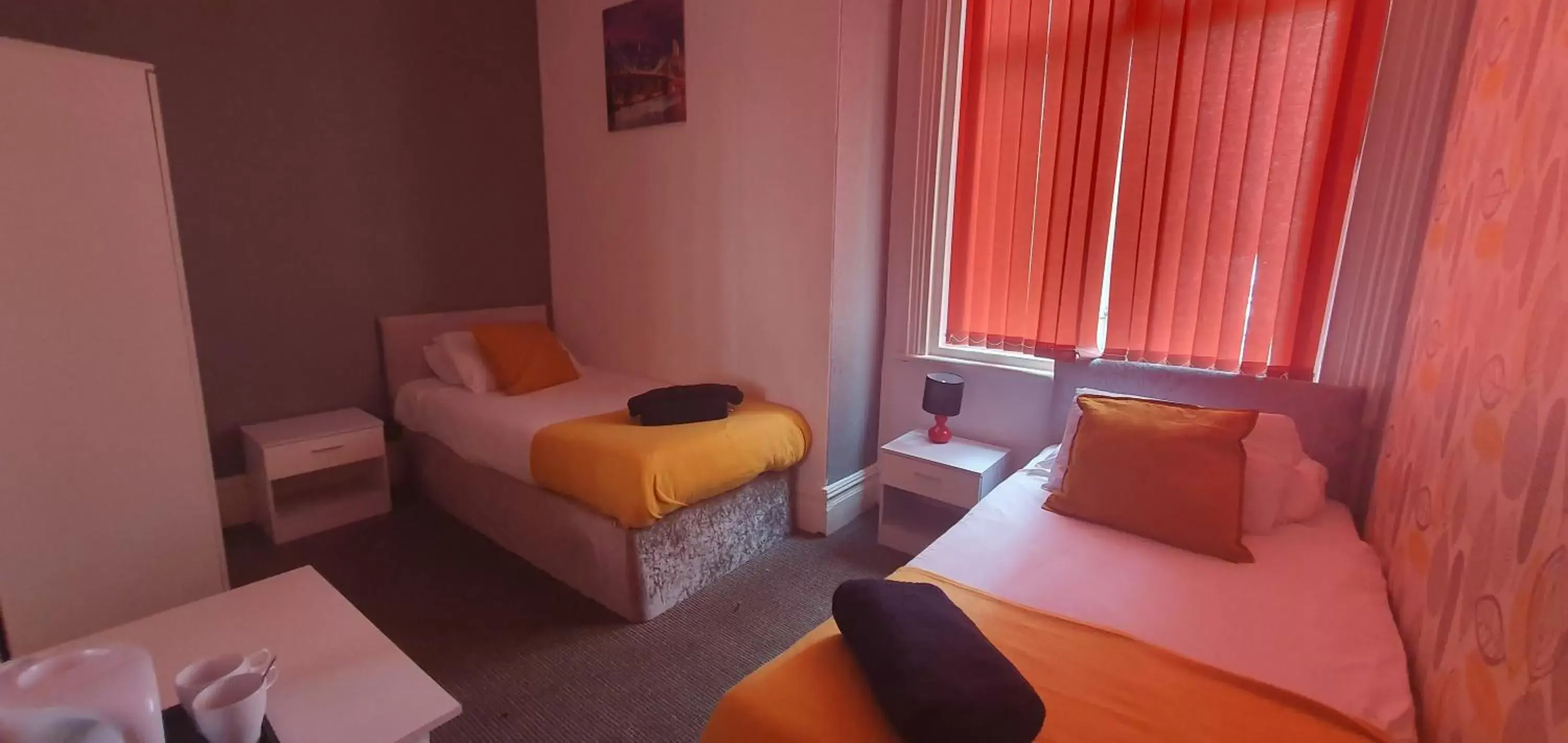 Twin Room with Bathroom in Palm Beach Hotel by the Sea Twin Room with Bathroom in Palm Beach Hotel by the Sea