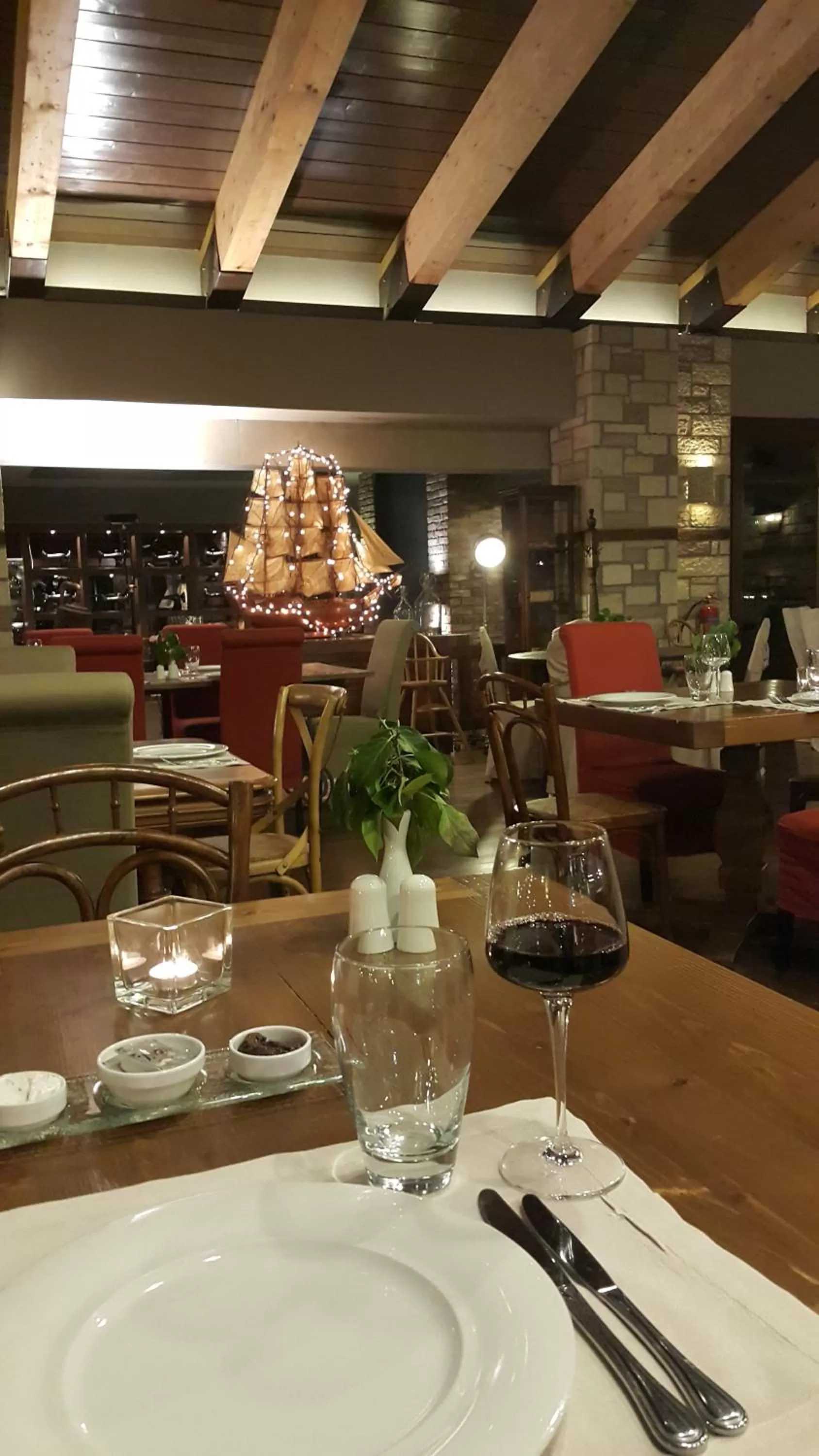 Restaurant/places to eat in Kazarma Hotel