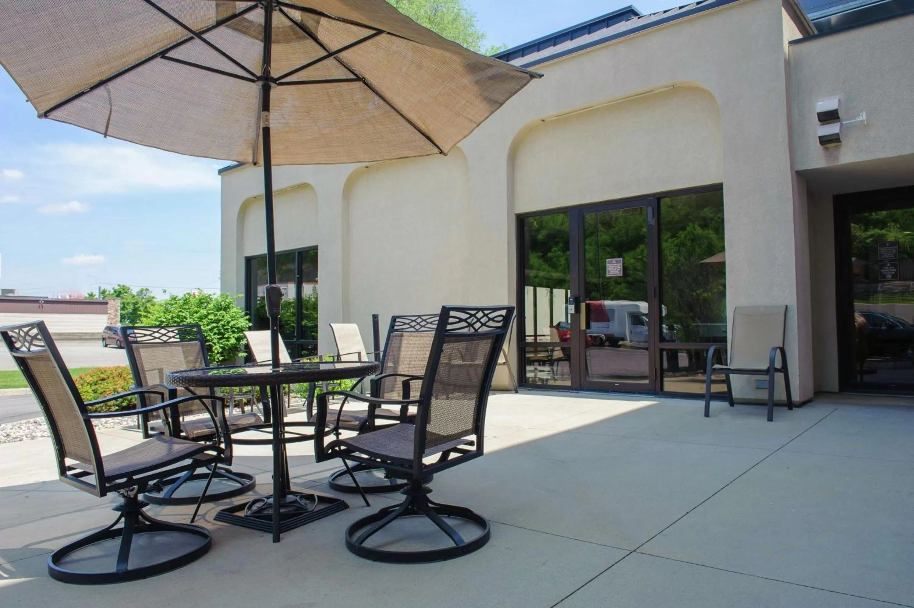 Patio in Hampton Inn Rochester