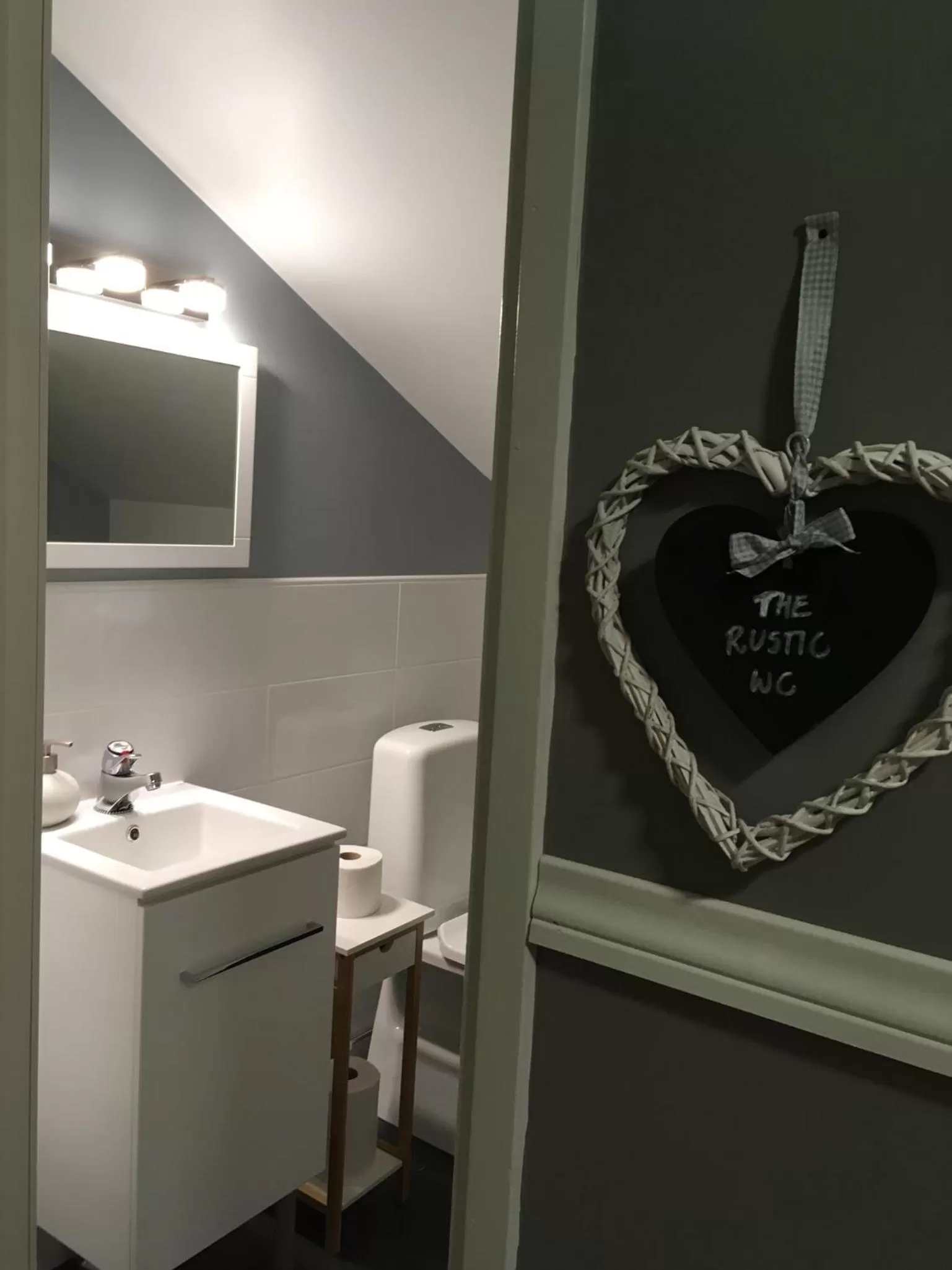 Bathroom in Cafe-Restaurant & Hotel Saima