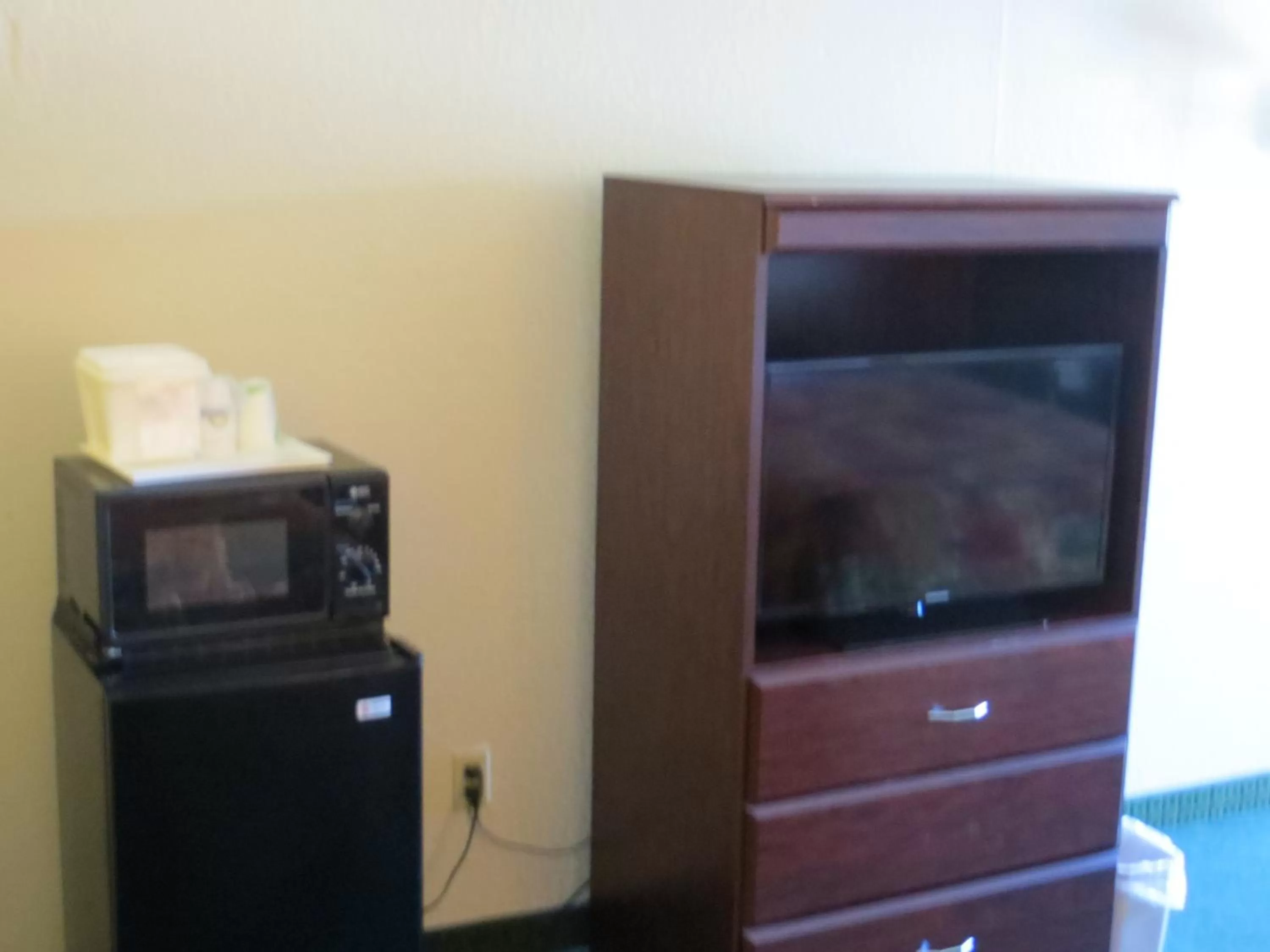 Queen Room with Two Queen Beds - Non-Smoking in Days Inn by Wyndham Bryan College Station