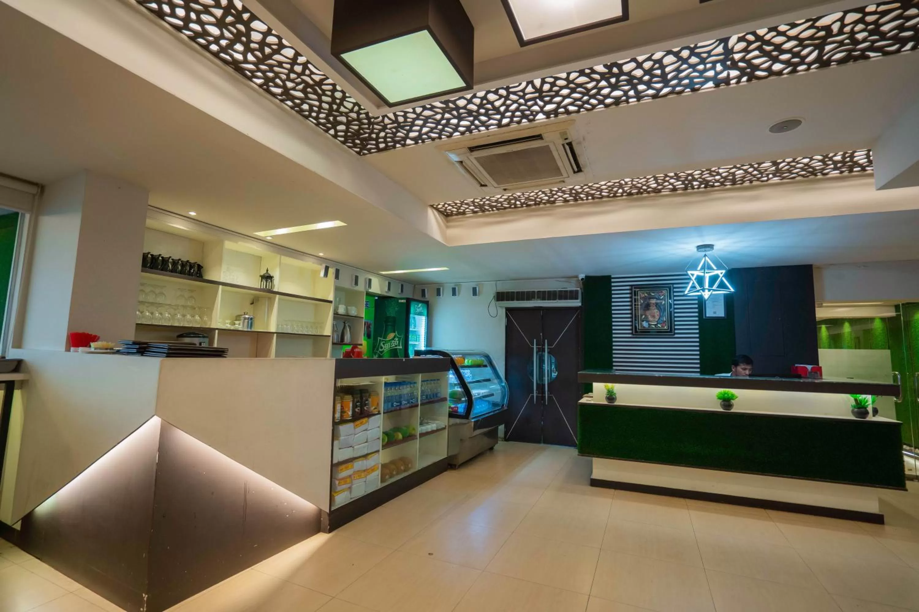 Restaurant/places to eat, Lobby/Reception in Central Inn Dhaka City Centre