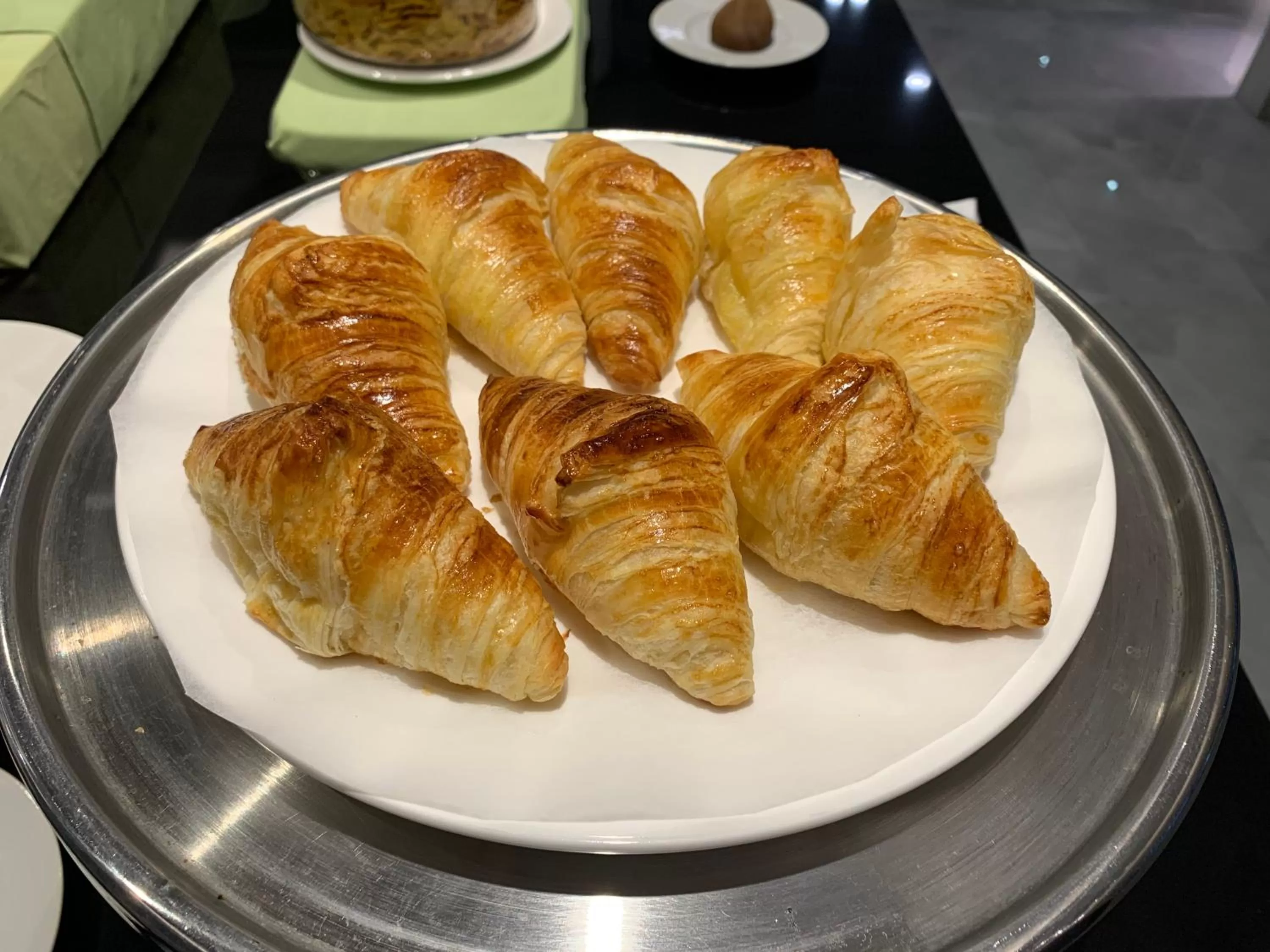 Restaurant/places to eat in Thana Wisut Hotel