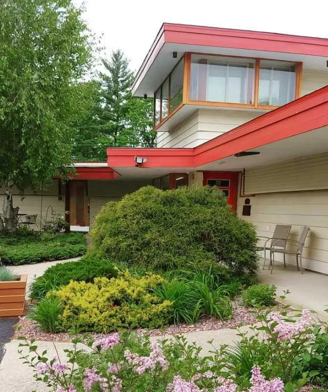 Property Building in The Usonian Inn LLC