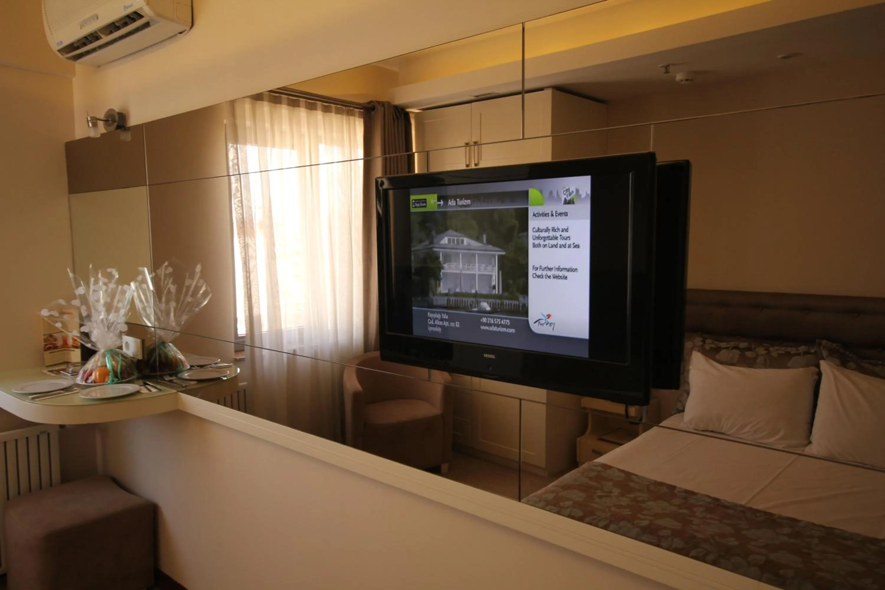 Other, Bed in Grand Washington Hotel