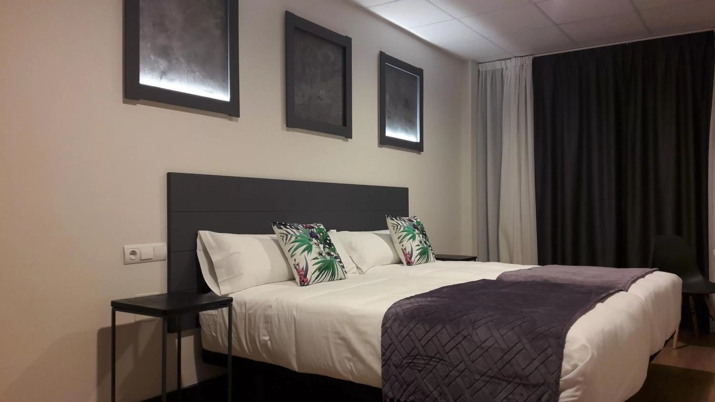 Bed in Hotel Malecon