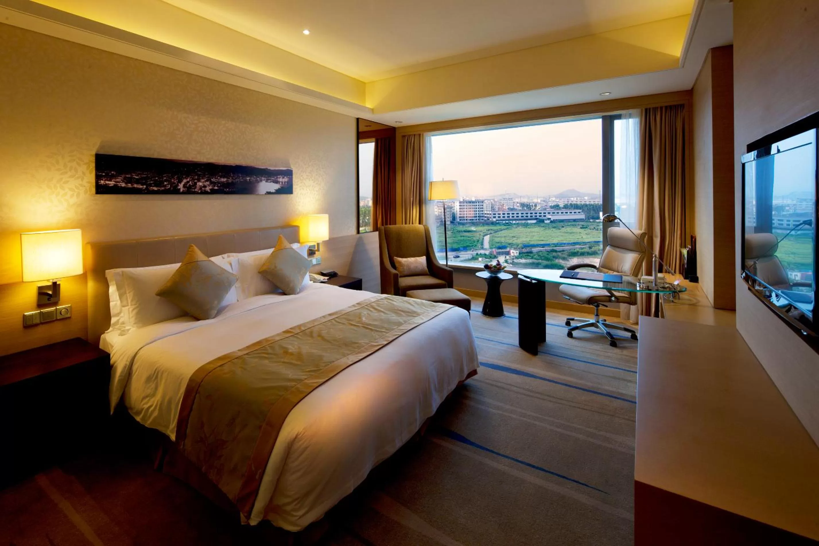 Bed in Crowne Plaza Guangzhou Huadu by IHG
