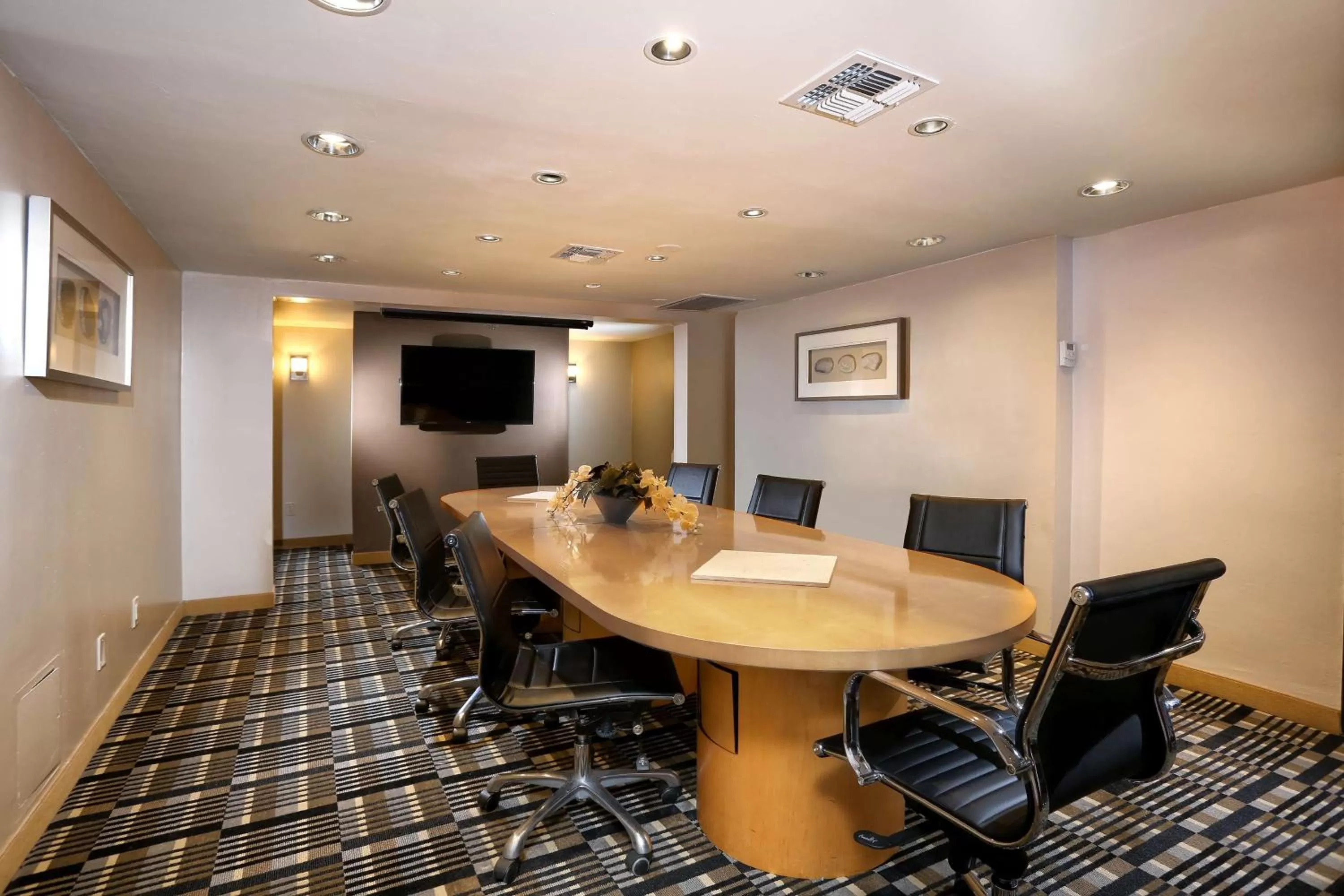 Meeting/conference room in DoubleTree Suites by Hilton Tucson Airport