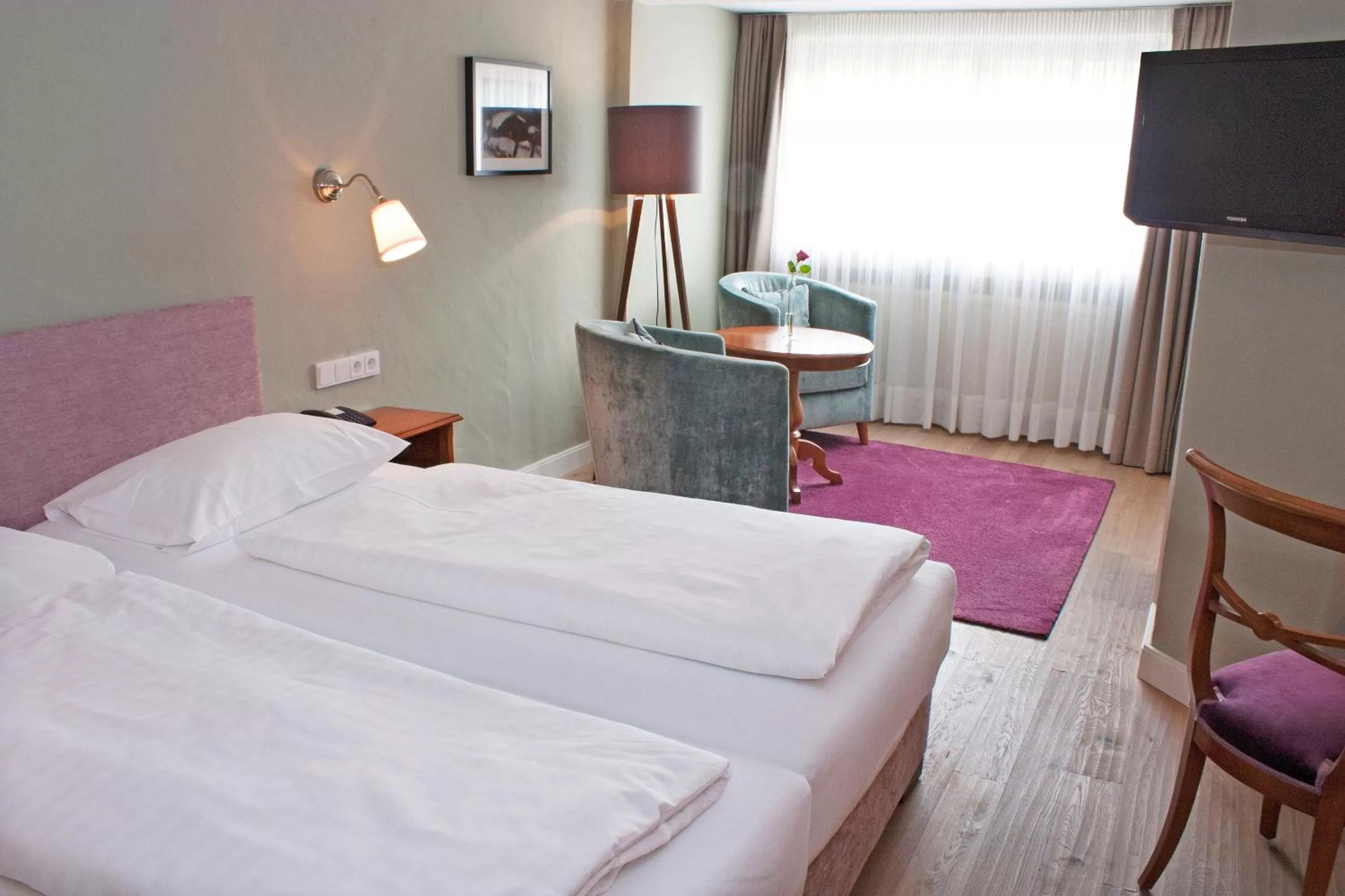 Photo of the whole room, Bed in Hotel Bayerischer Hof