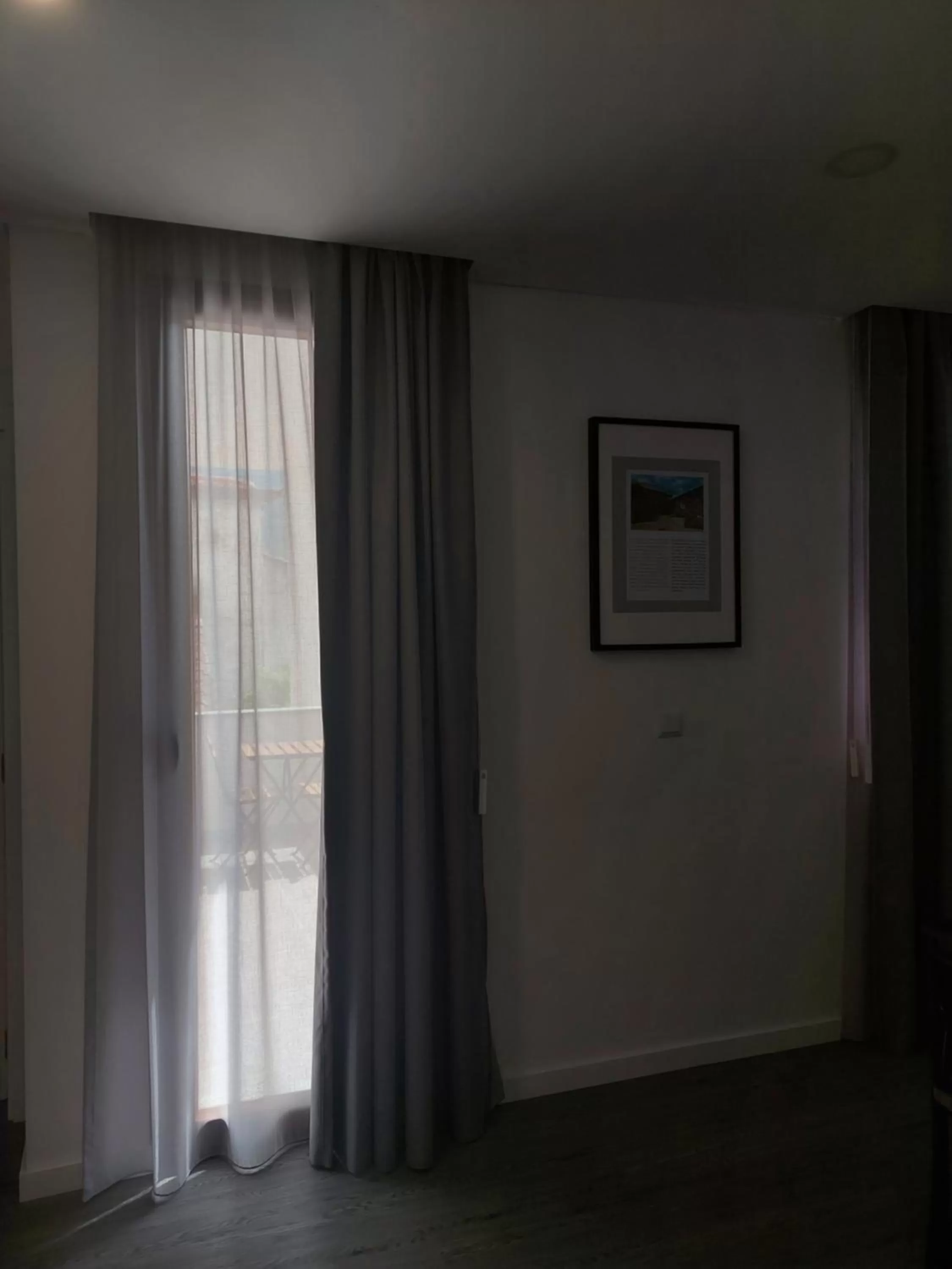 TV/Entertainment Center in OH Studios Lousã