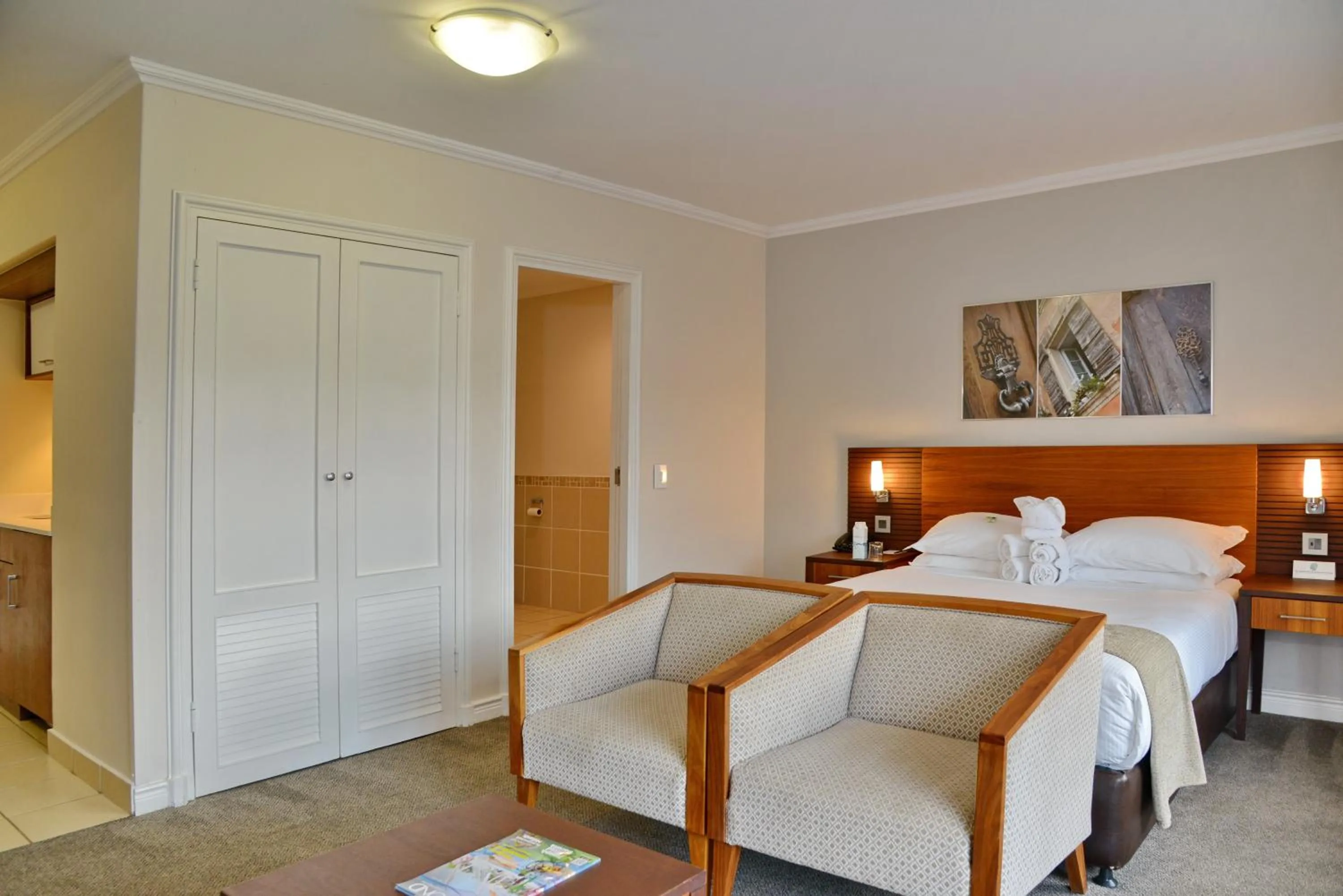 Bedroom, Bed in City Lodge Hotel Eastgate