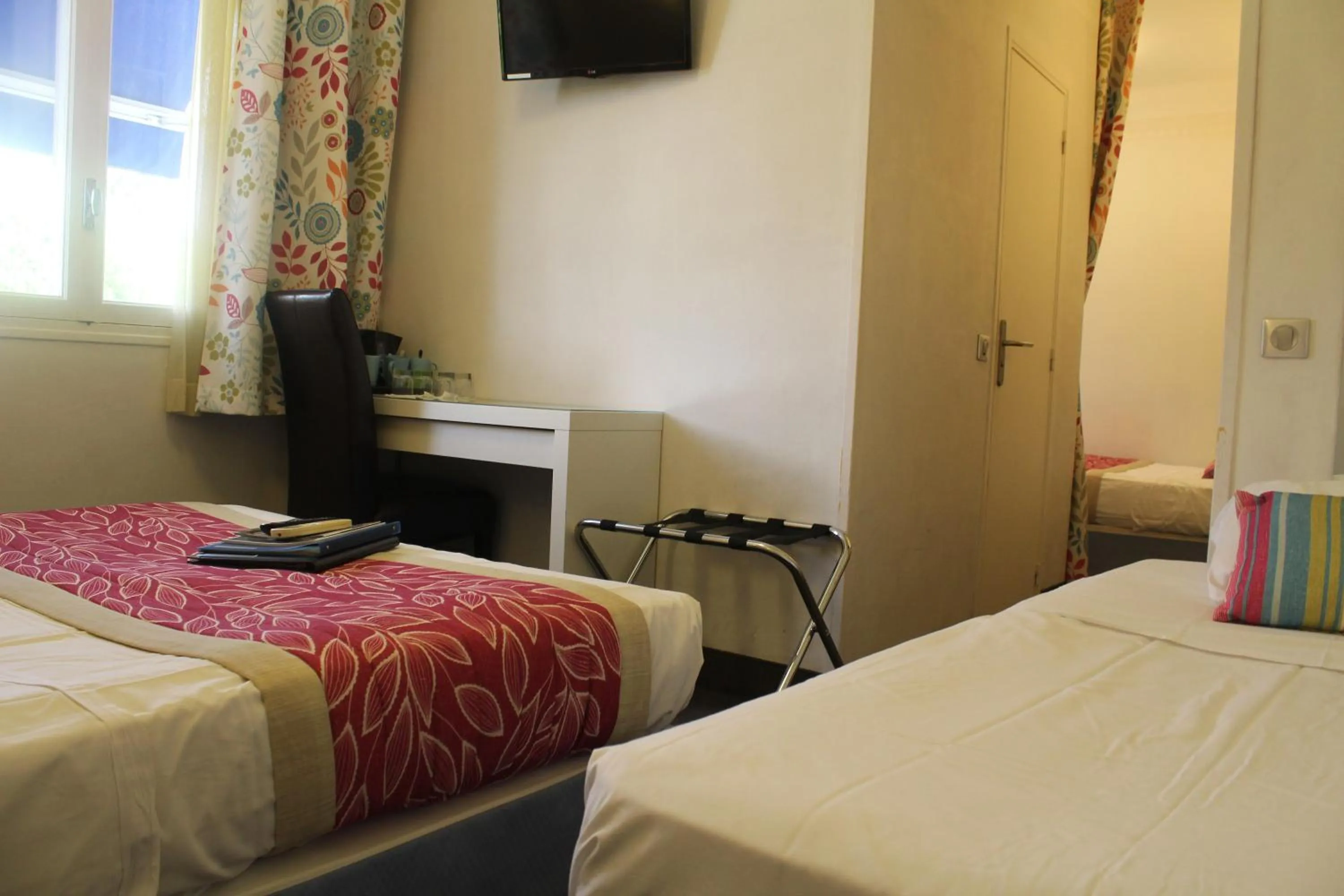 Photo of the whole room in Hotel Cayrons Vence & St Paul de Vence