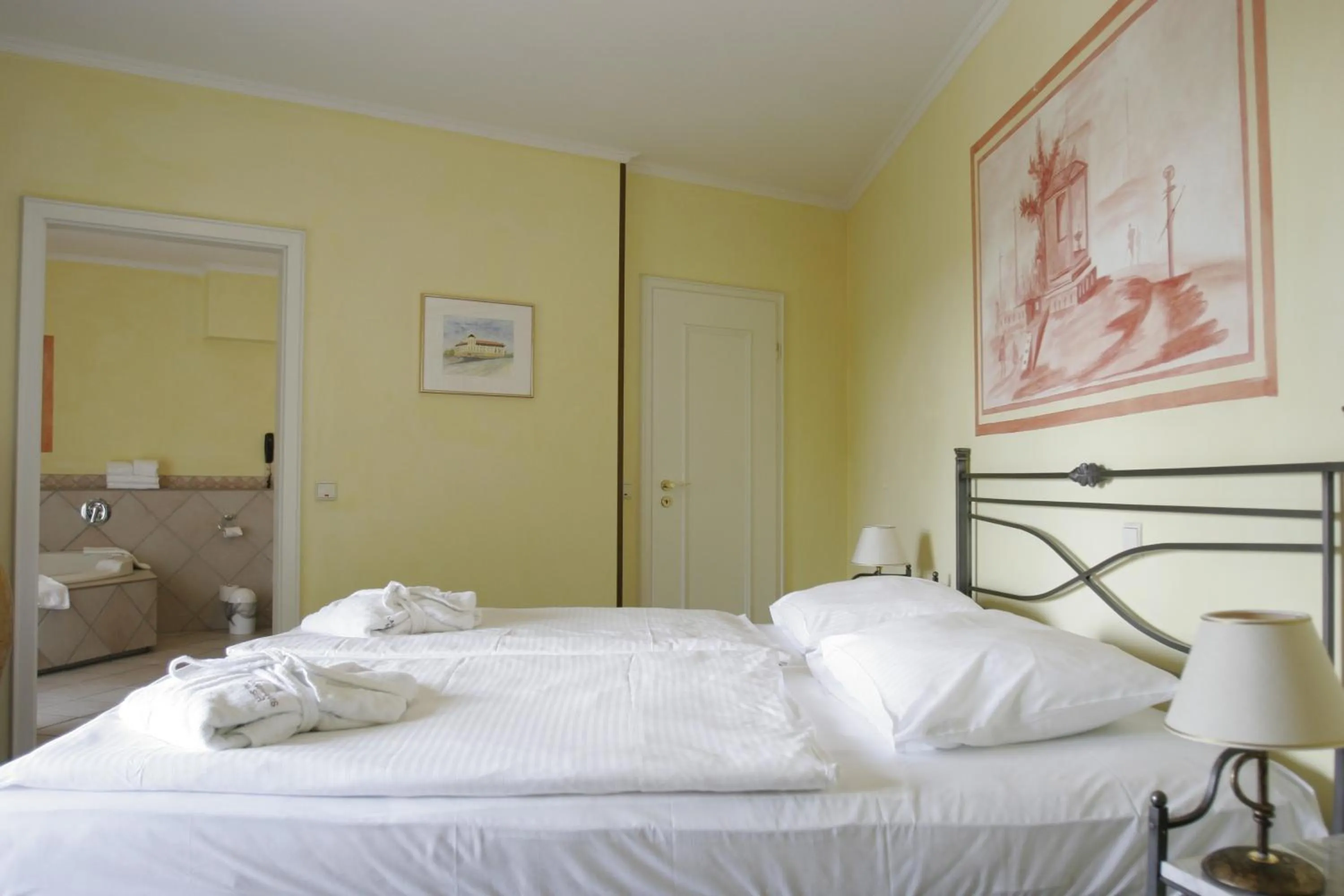 Bedroom, Bed in Hotel Landhaus Milser