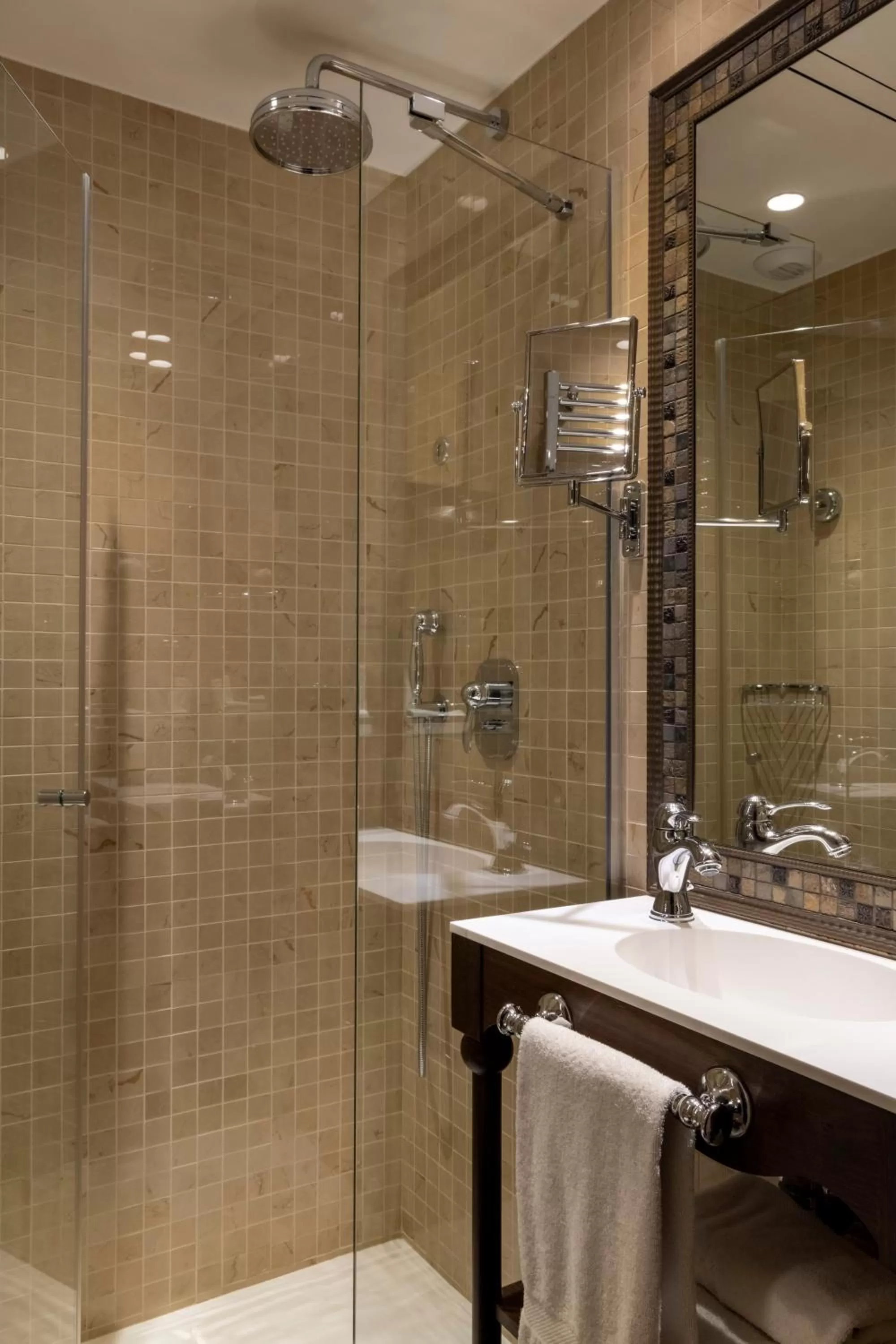 Bathroom in Hôtel Vinci Due & Spa