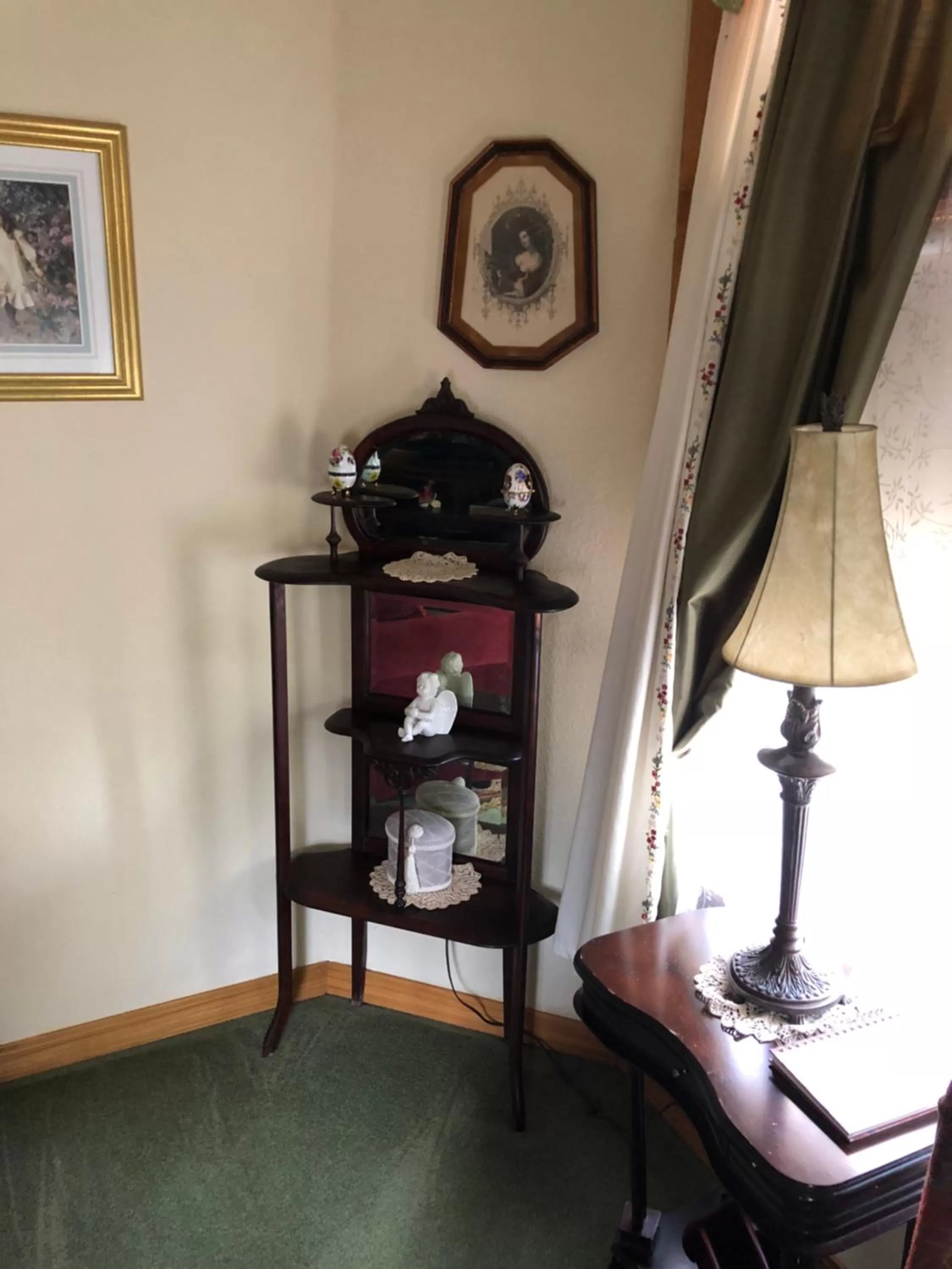 hair dresser in All Seasons Inn