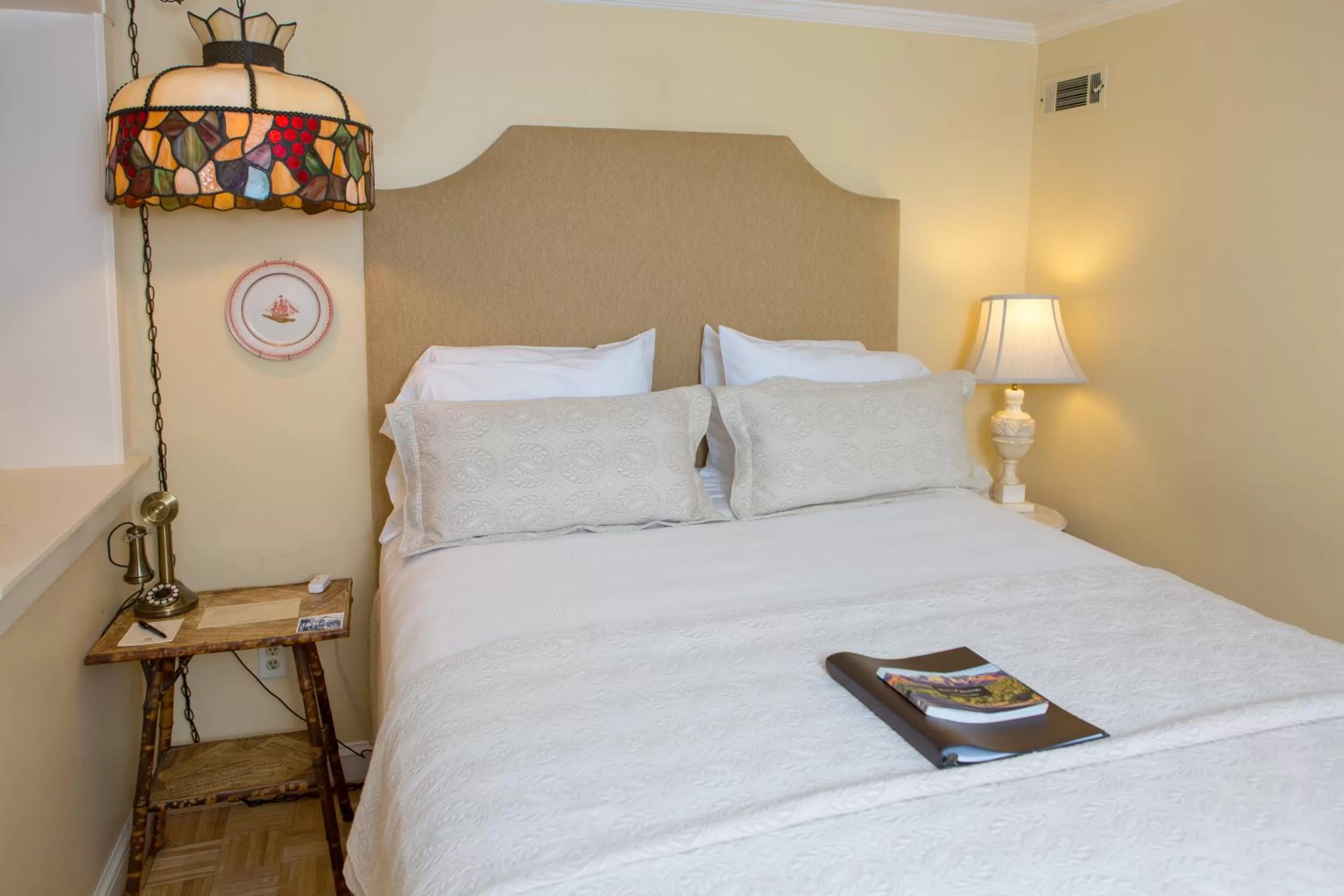 Bed in Ballastone Inn