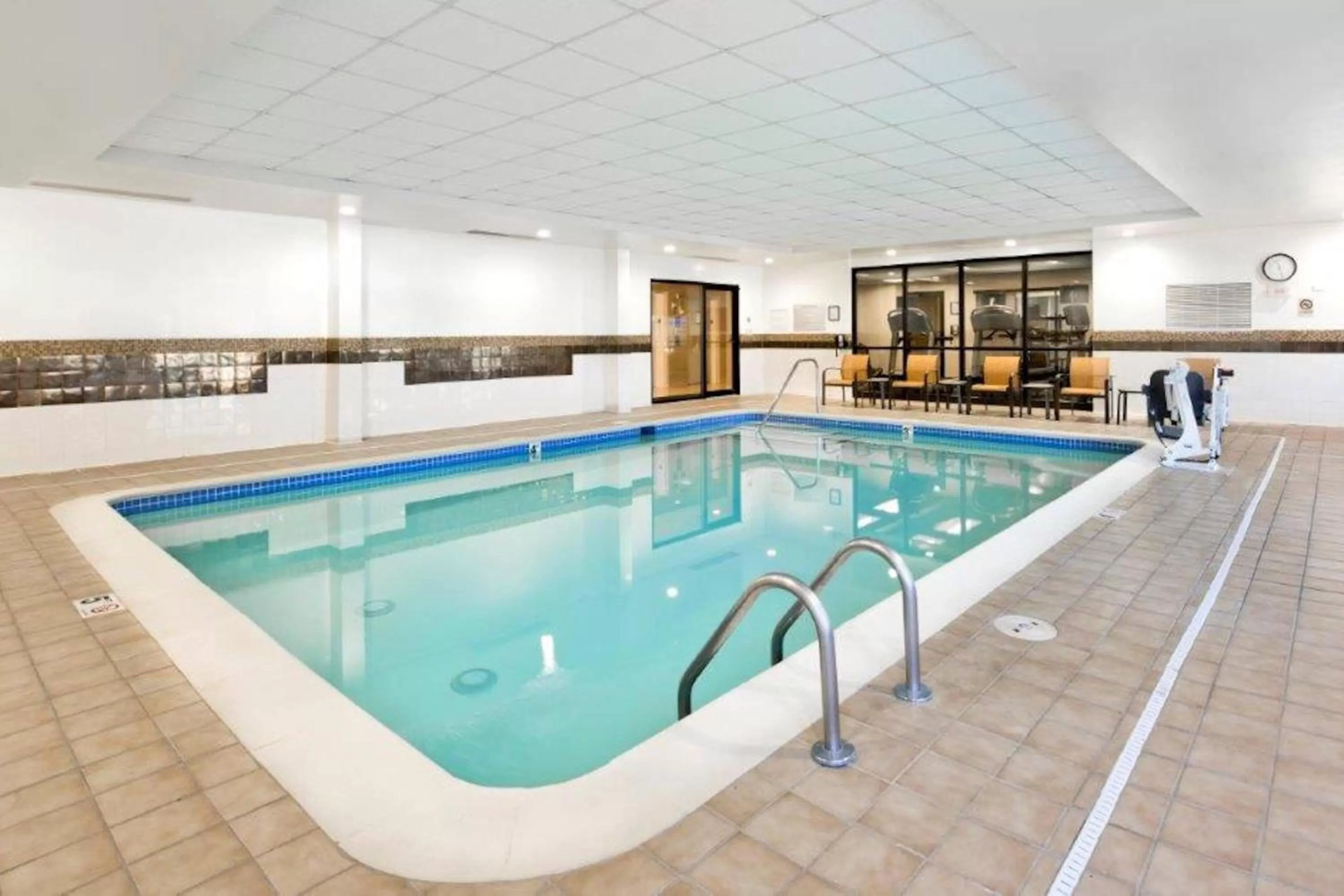 Swimming pool in Courtyard by Marriott Charlotte Ballantyne