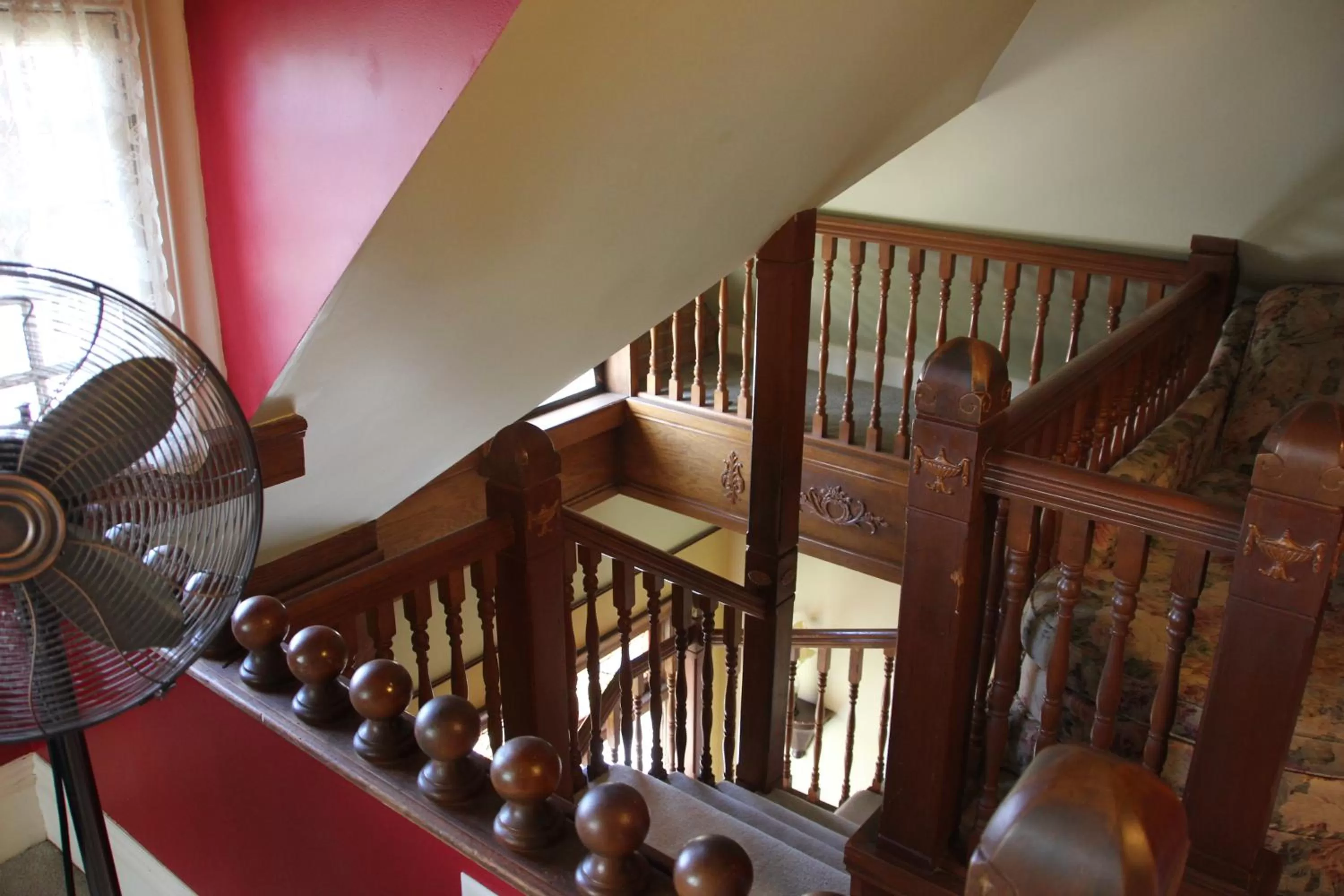 Photo of the whole room in Hines Mansion