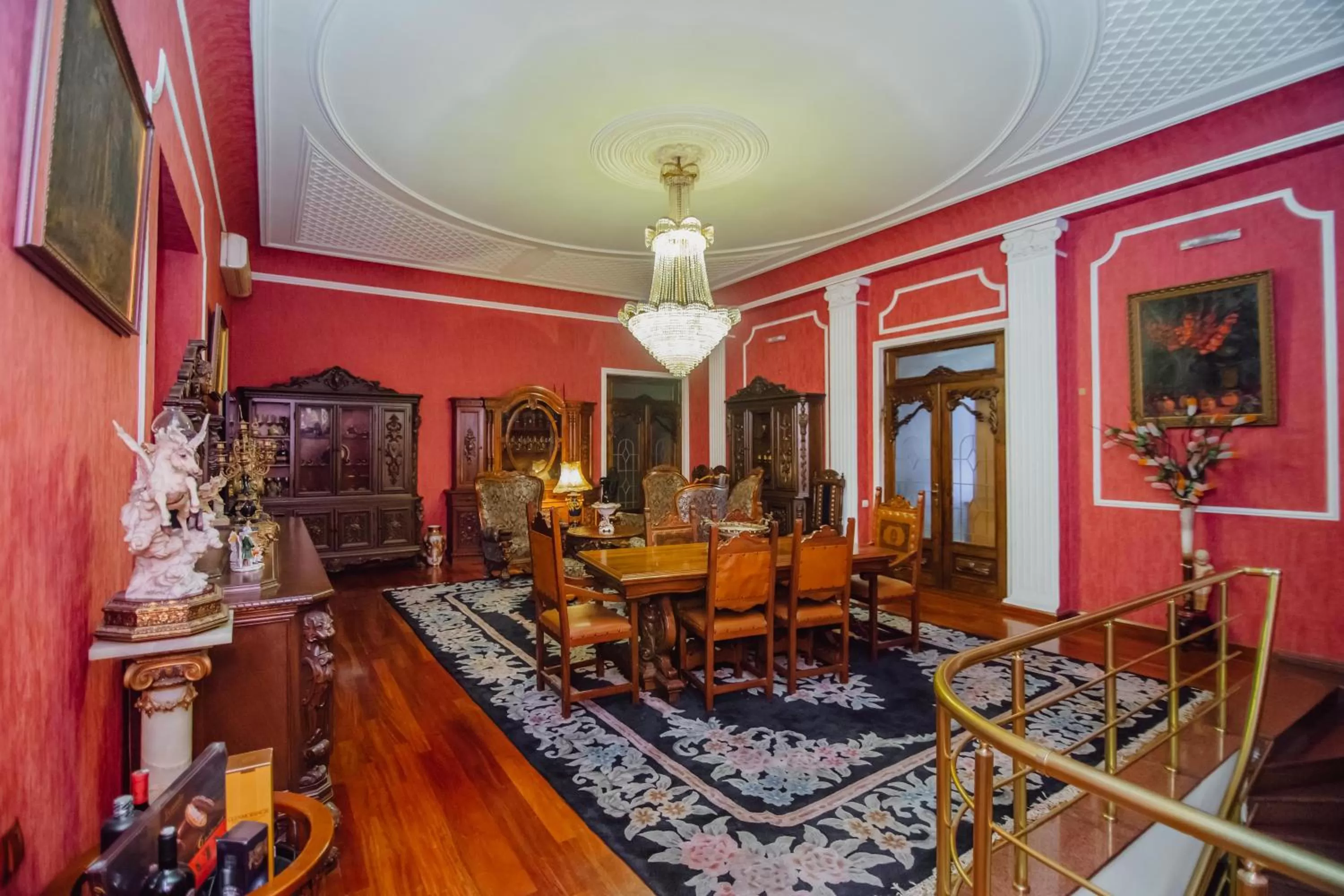 Restaurant/places to eat in Hotel Queen-Batumi