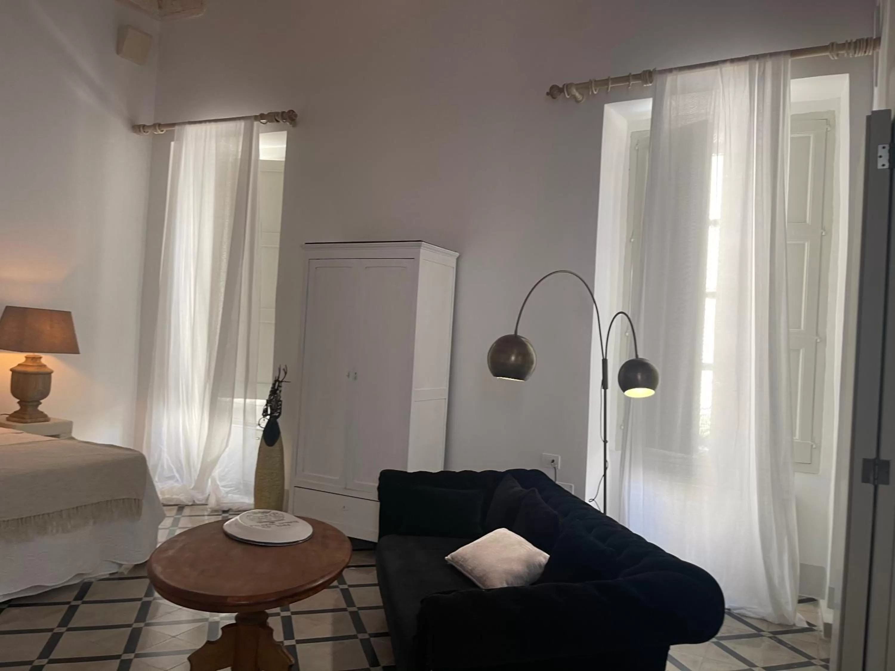 Seating area, Bed in Palazzo NUR