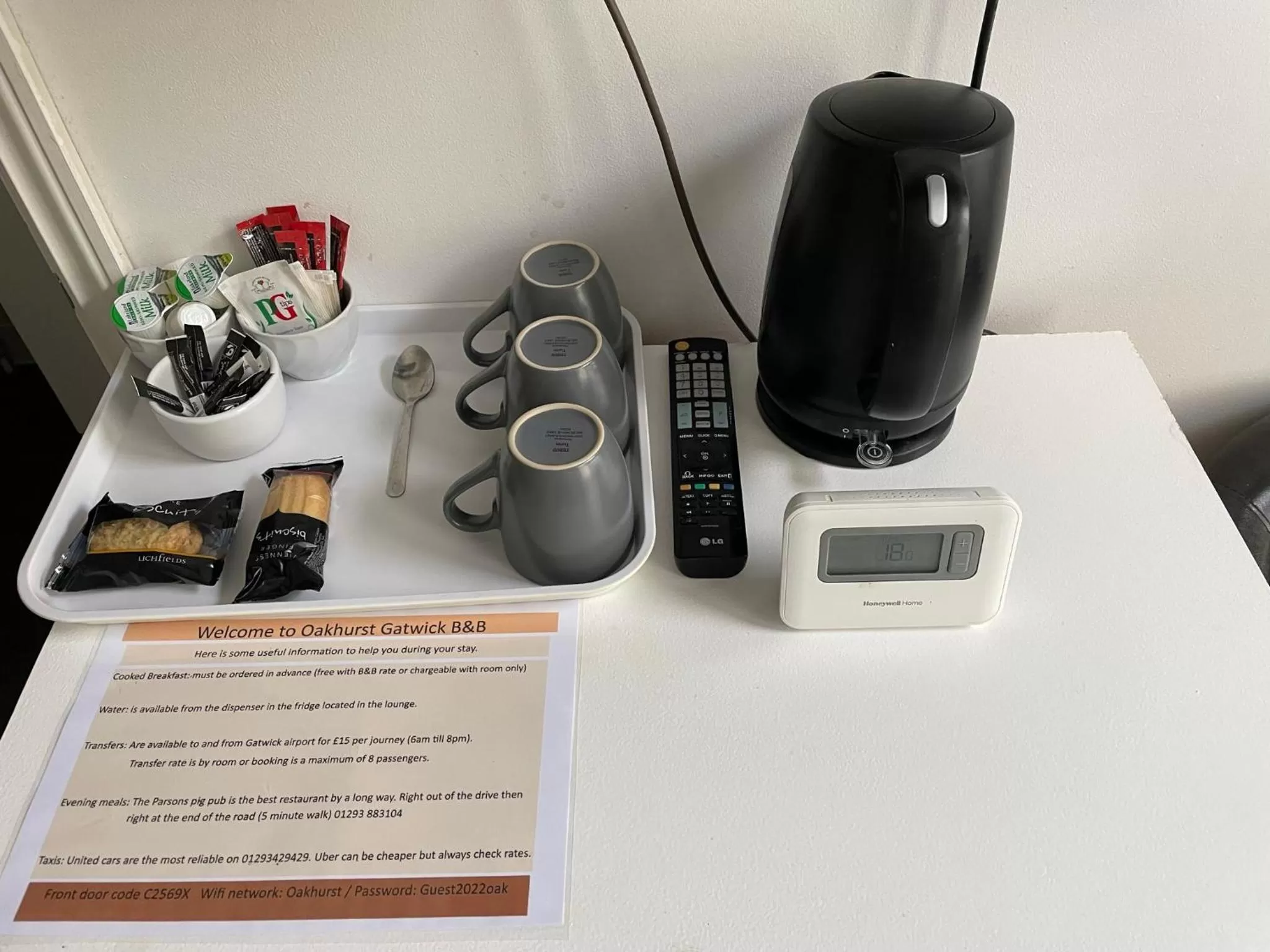 Coffee/Tea Facilities in Oakhurst Gatwick B&B