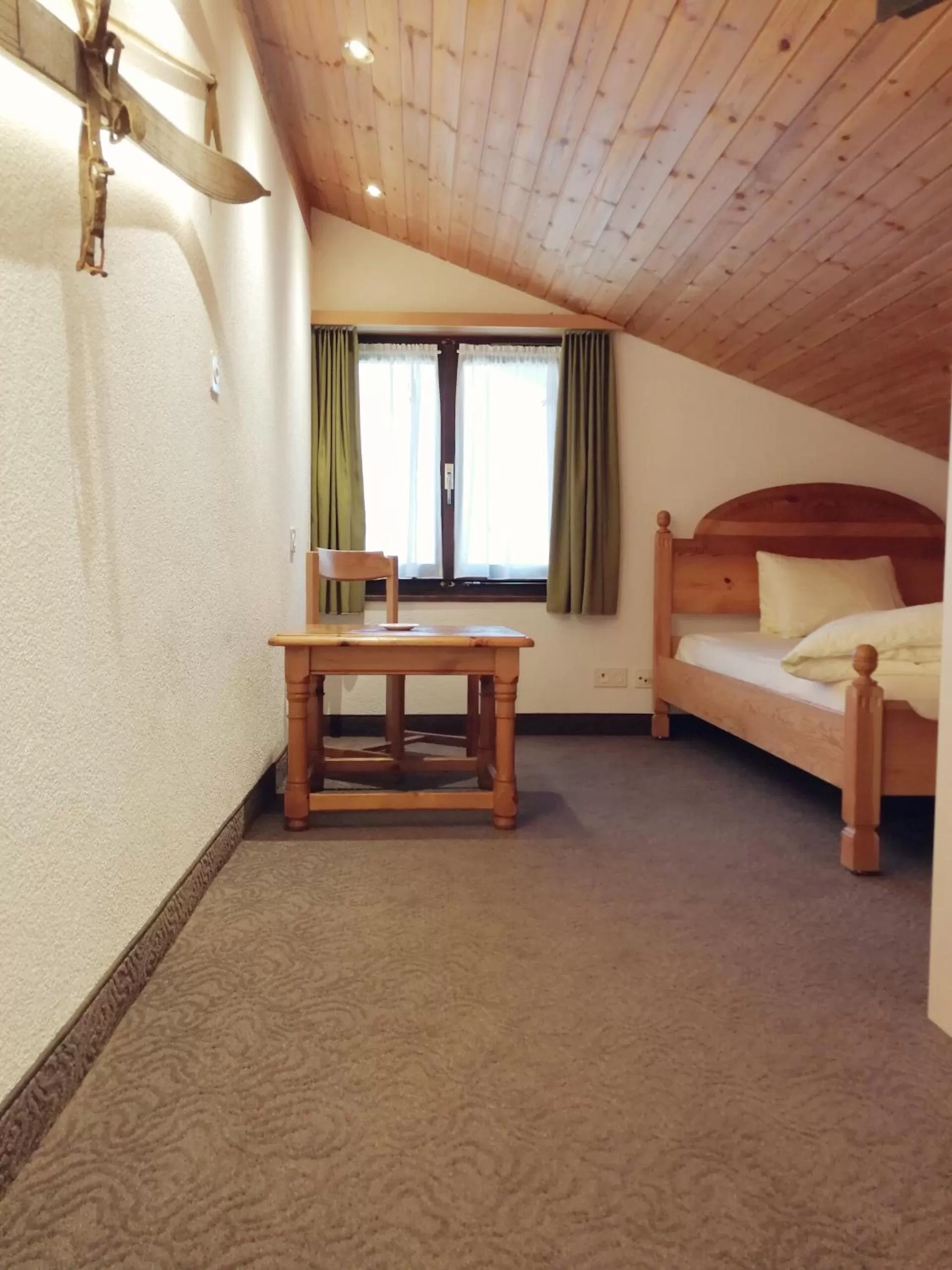 Photo of the whole room, Seating Area in Ambiente Mountain Style