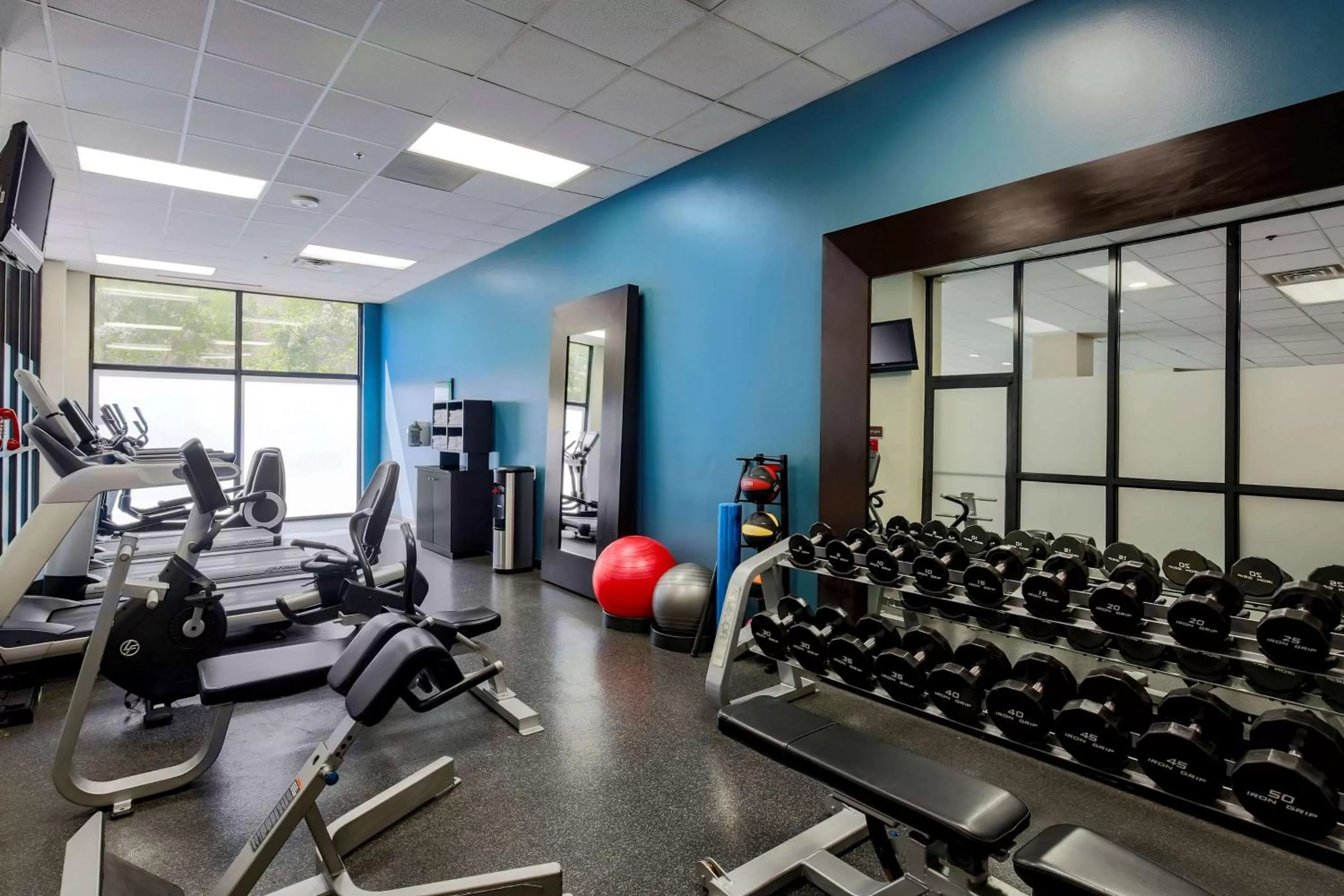 Fitness centre/facilities in Embassy Suites by Hilton Dallas-Love Field