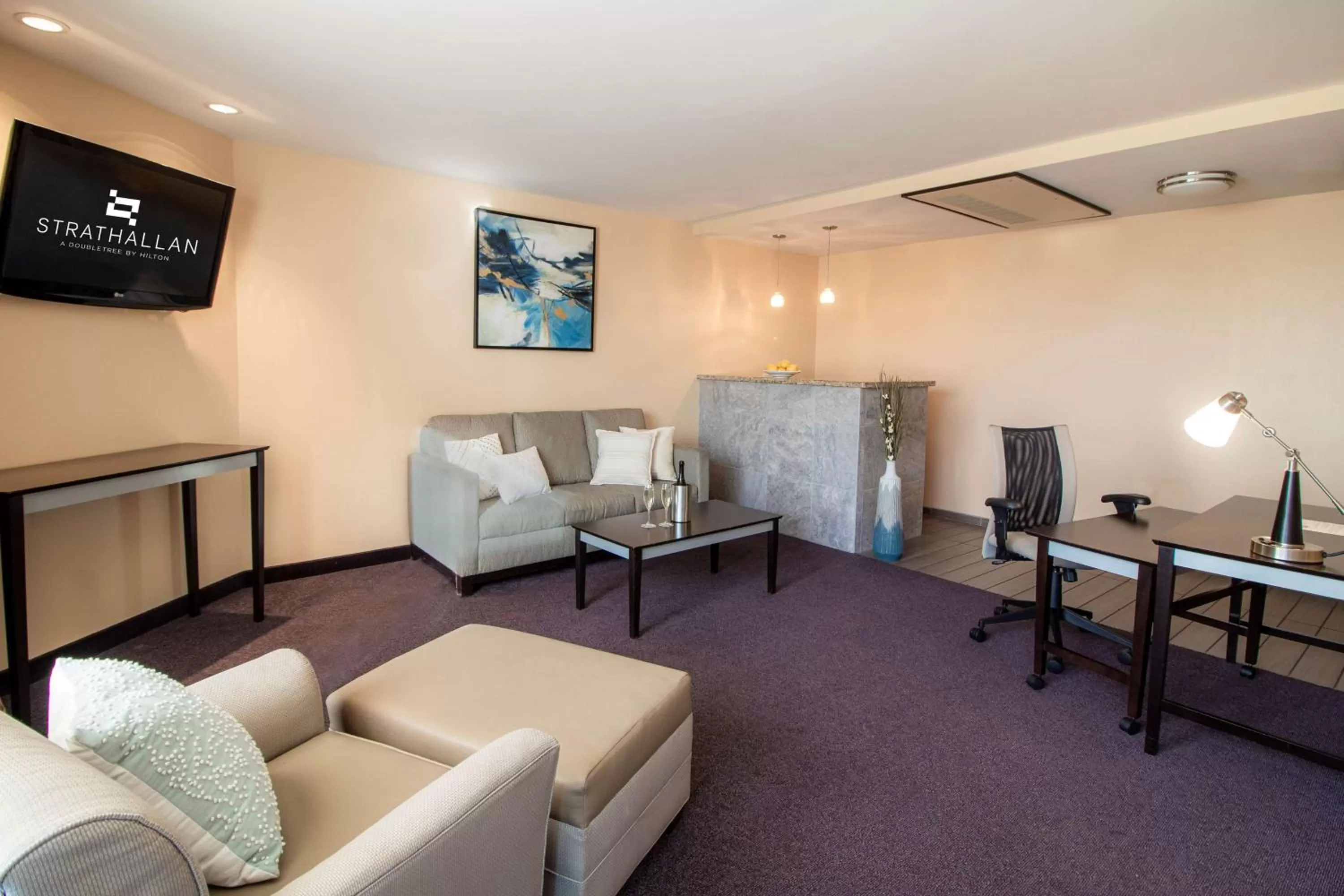 Living room in The Strathallan - a DoubleTree by Hilton