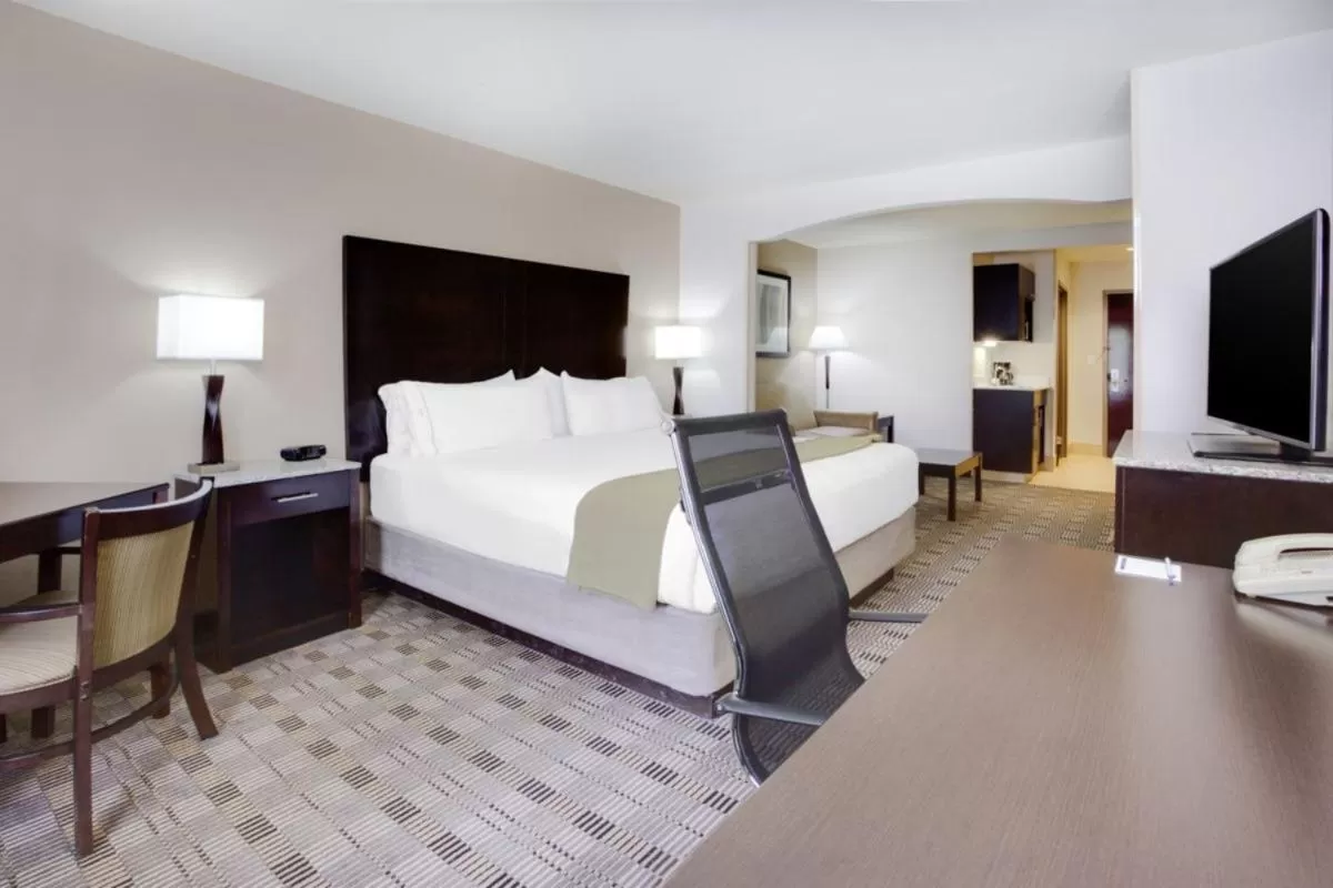 Bed in Holiday Inn Express Hotel & Suites Mebane by IHG