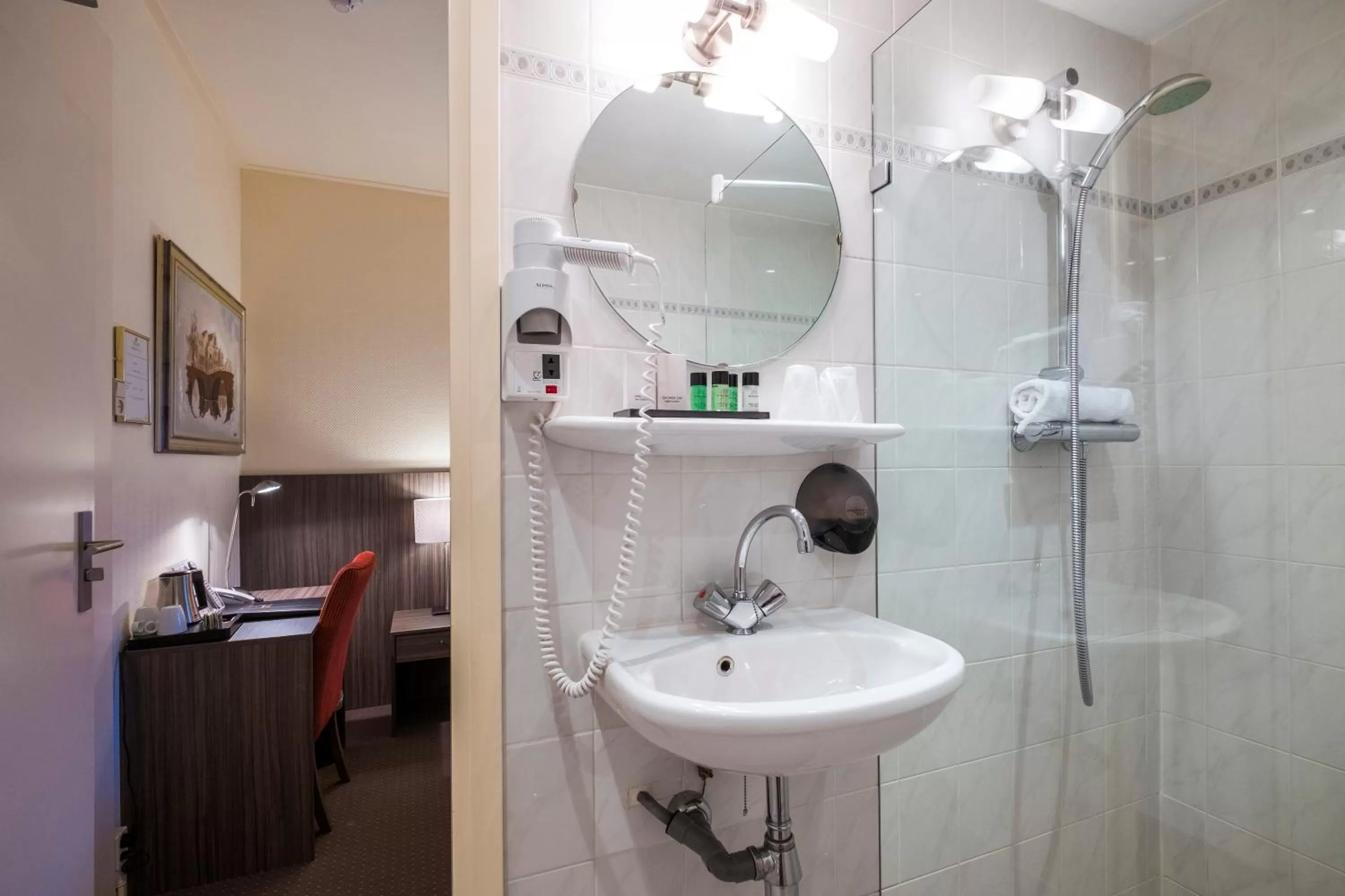 Bathroom in Hotel Aalders