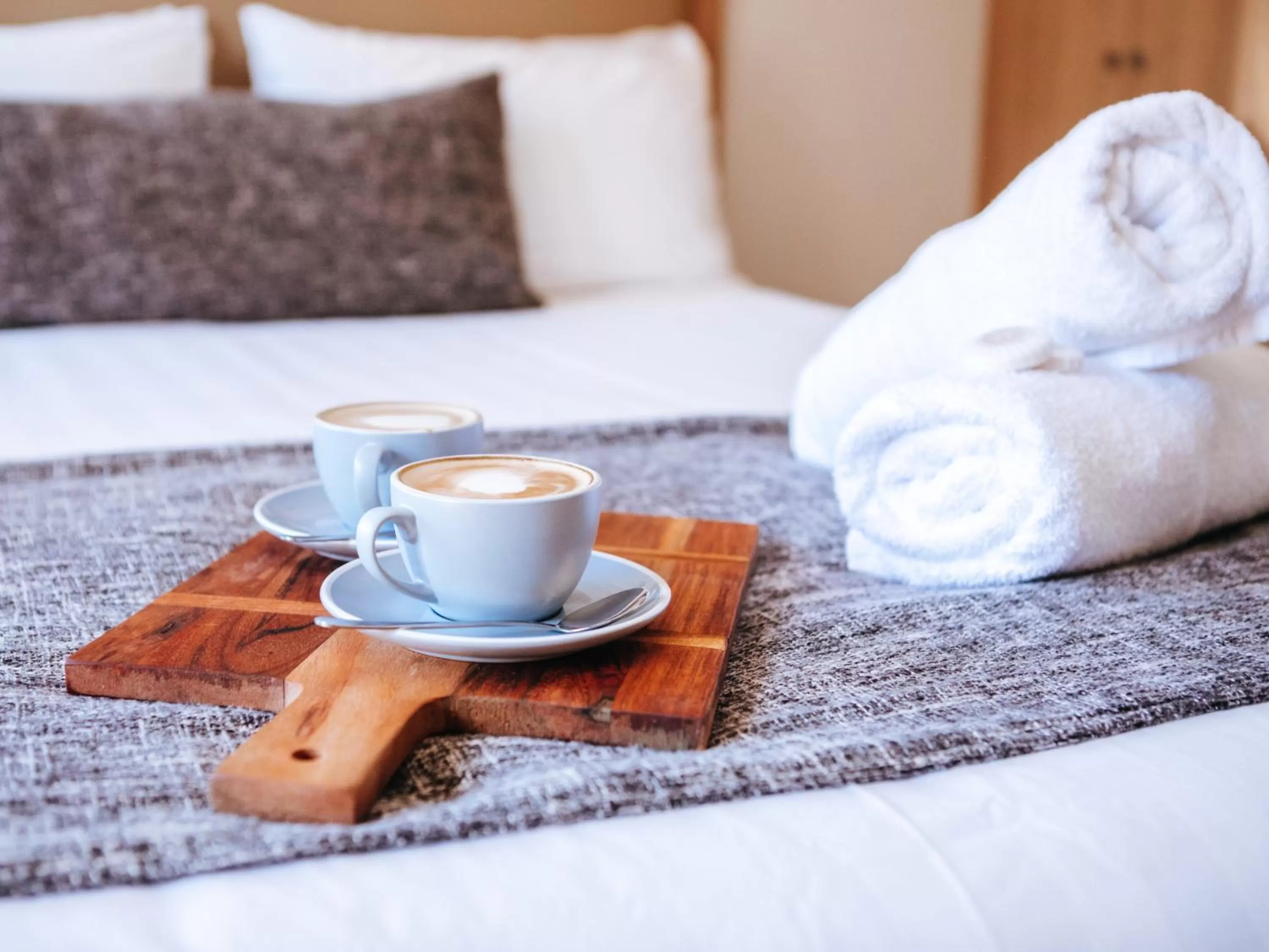 Coffee/tea facilities, Bed in Astor Inn