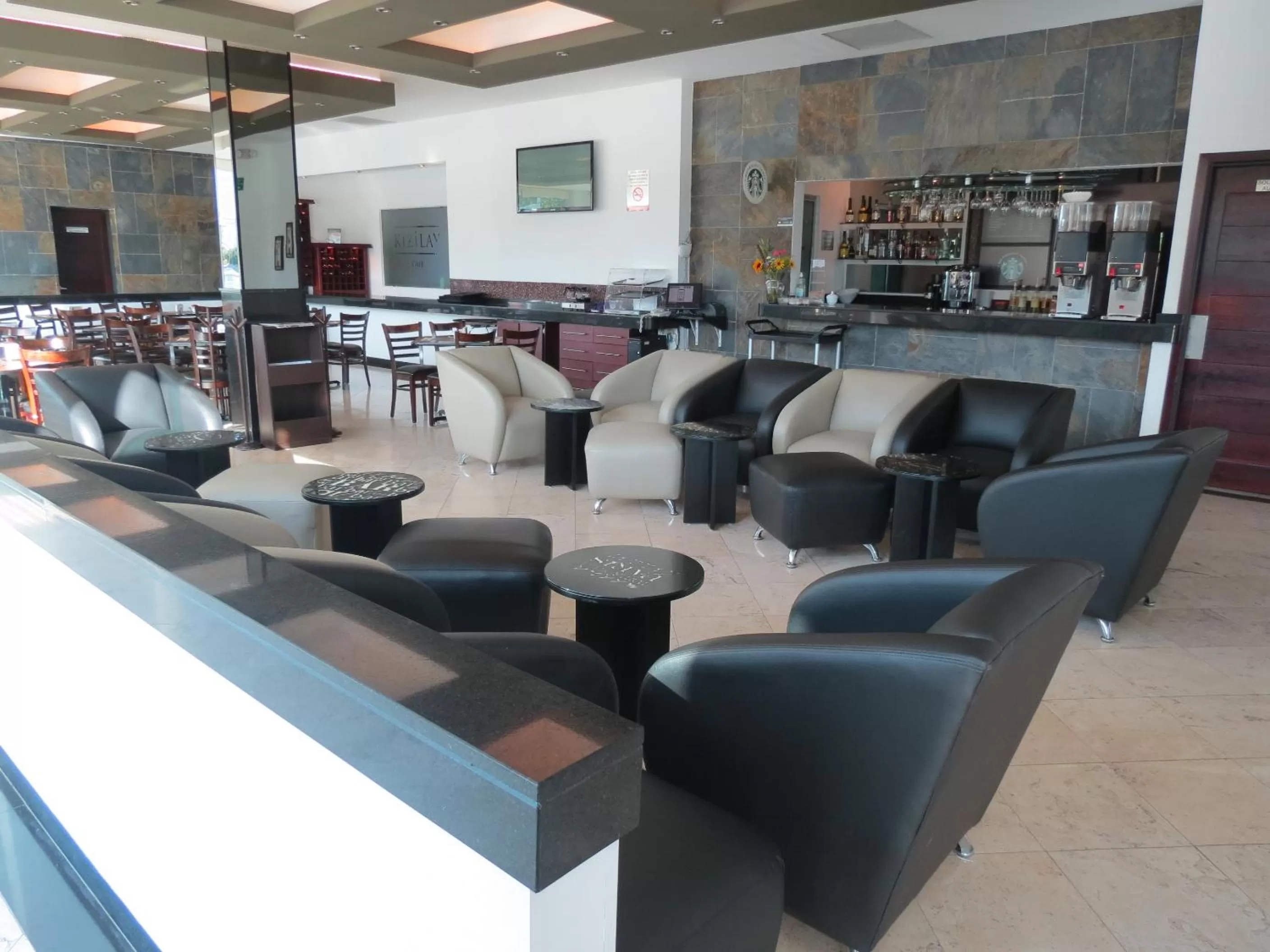 Restaurant/places to eat in Hotel Ankara "Las Lomas"