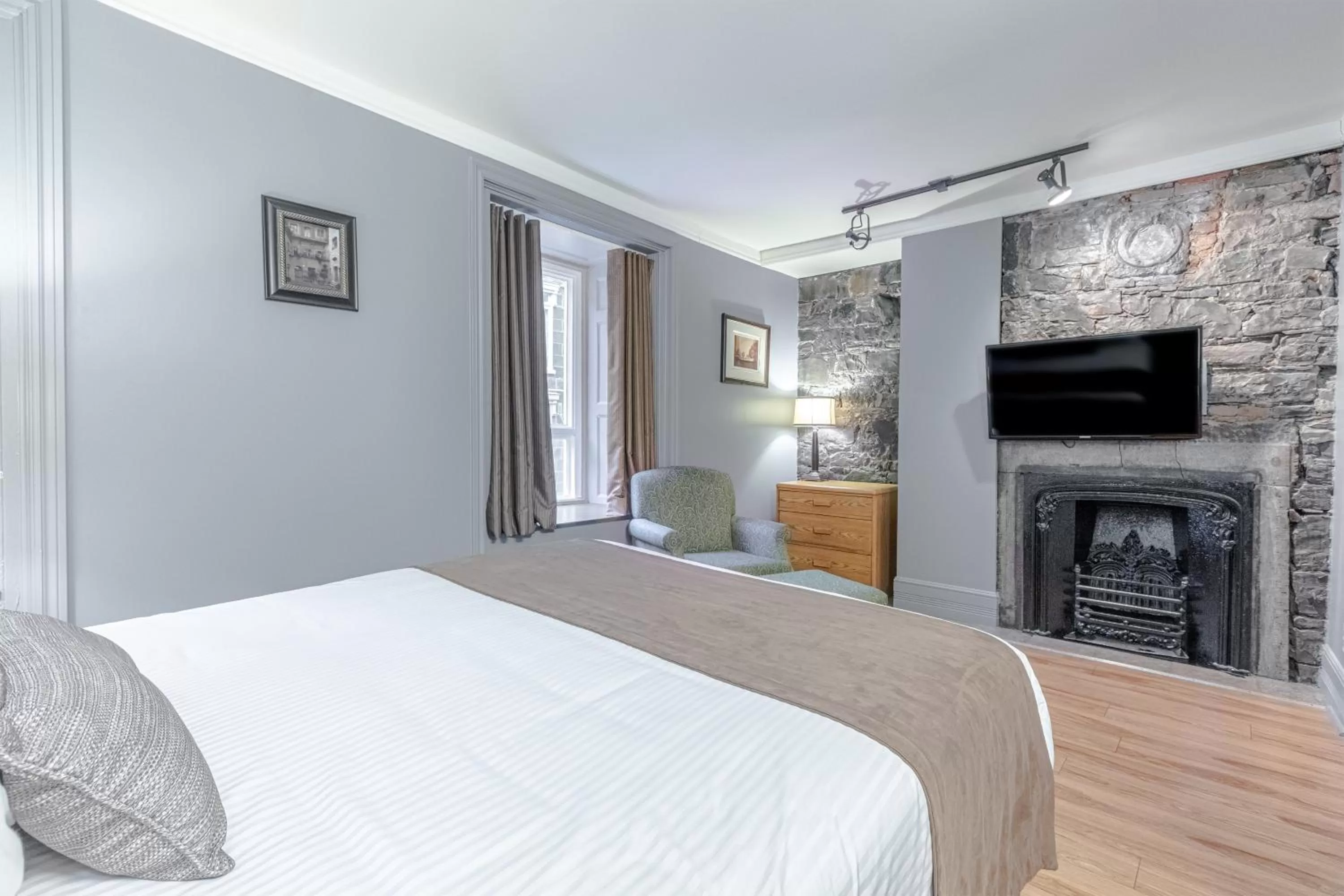 Photo of the whole room, Bed in Hotel Jardin du Gouverneur