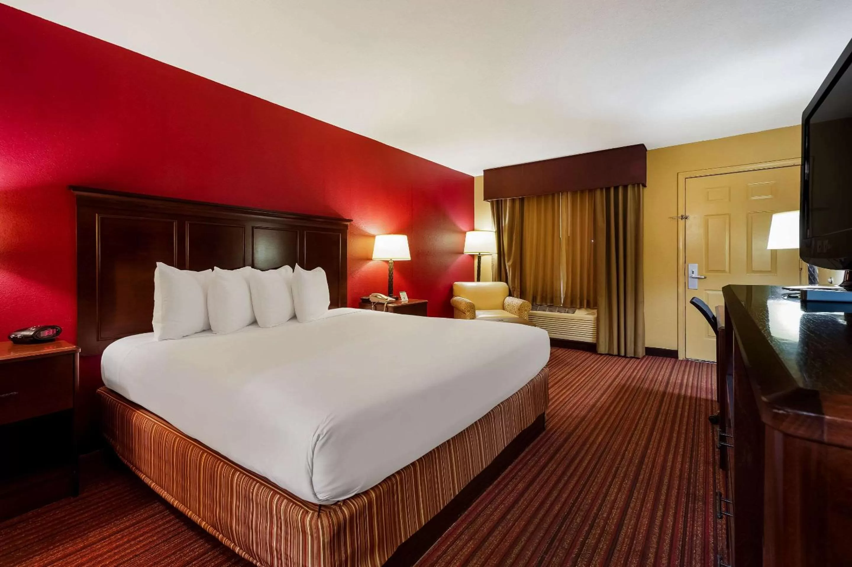 Bedroom, Bed in Quality Inn & Suites