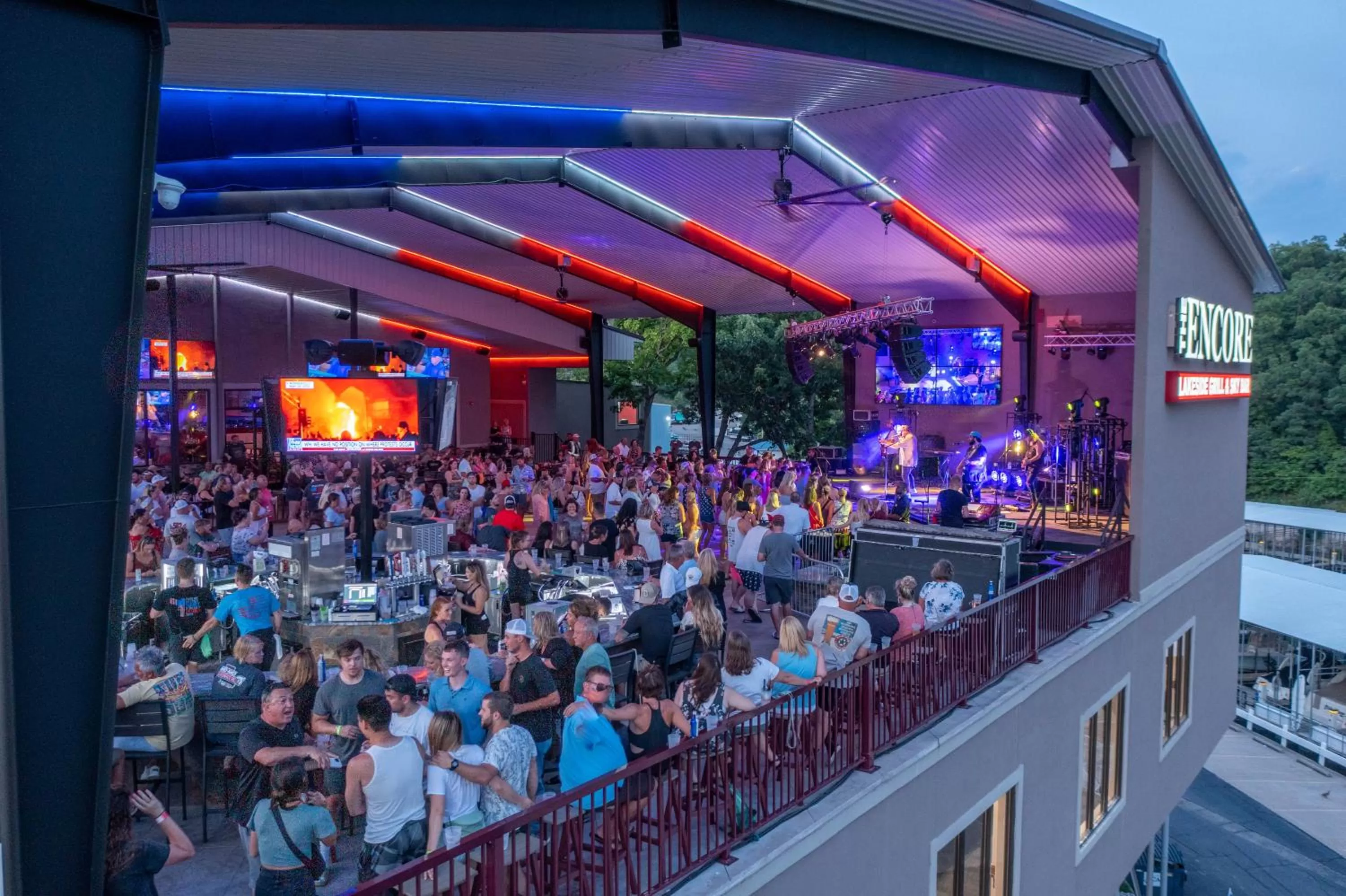 Lounge or bar in The Resort at Lake of the Ozarks