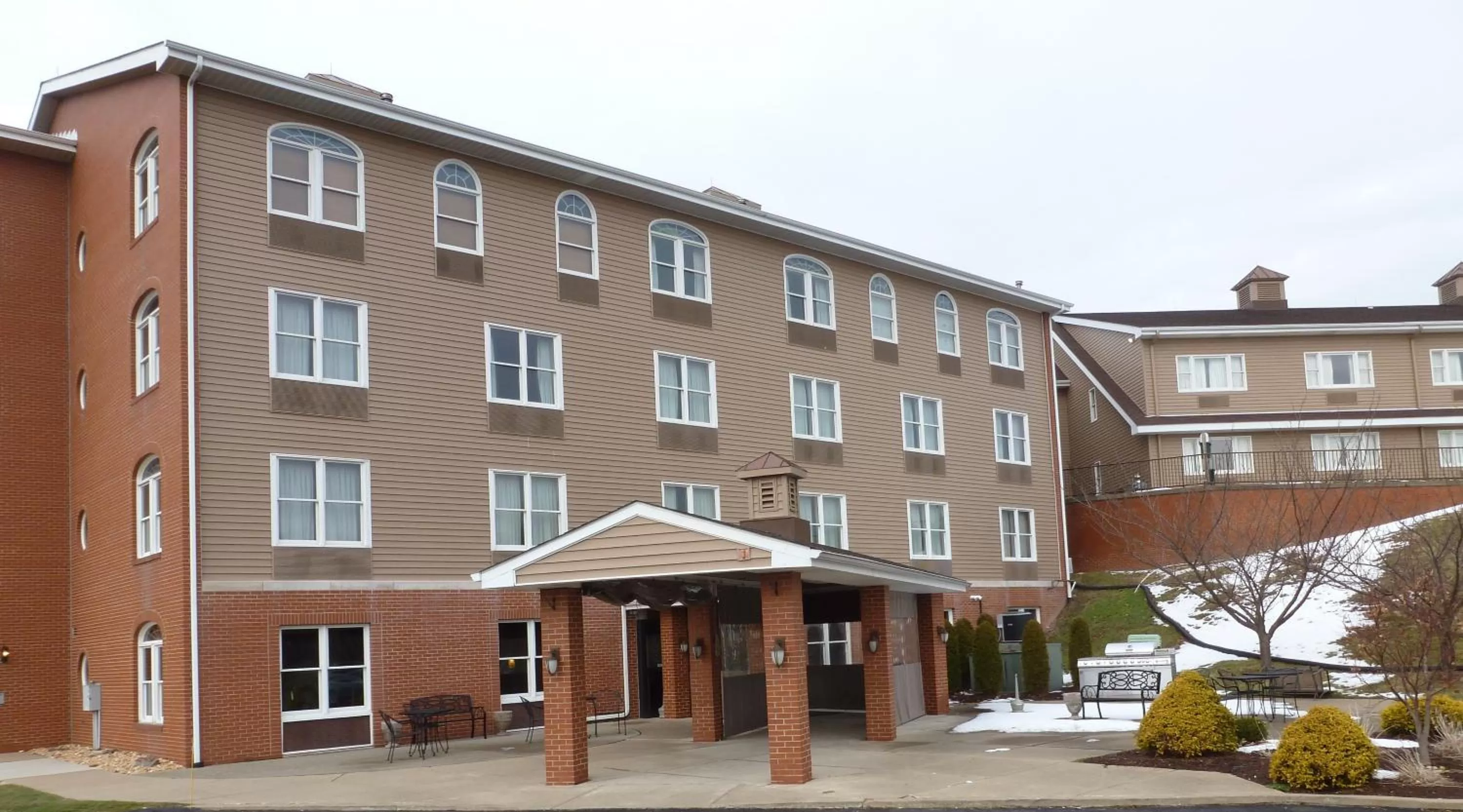 Facade/entrance in Inn at Mountainview