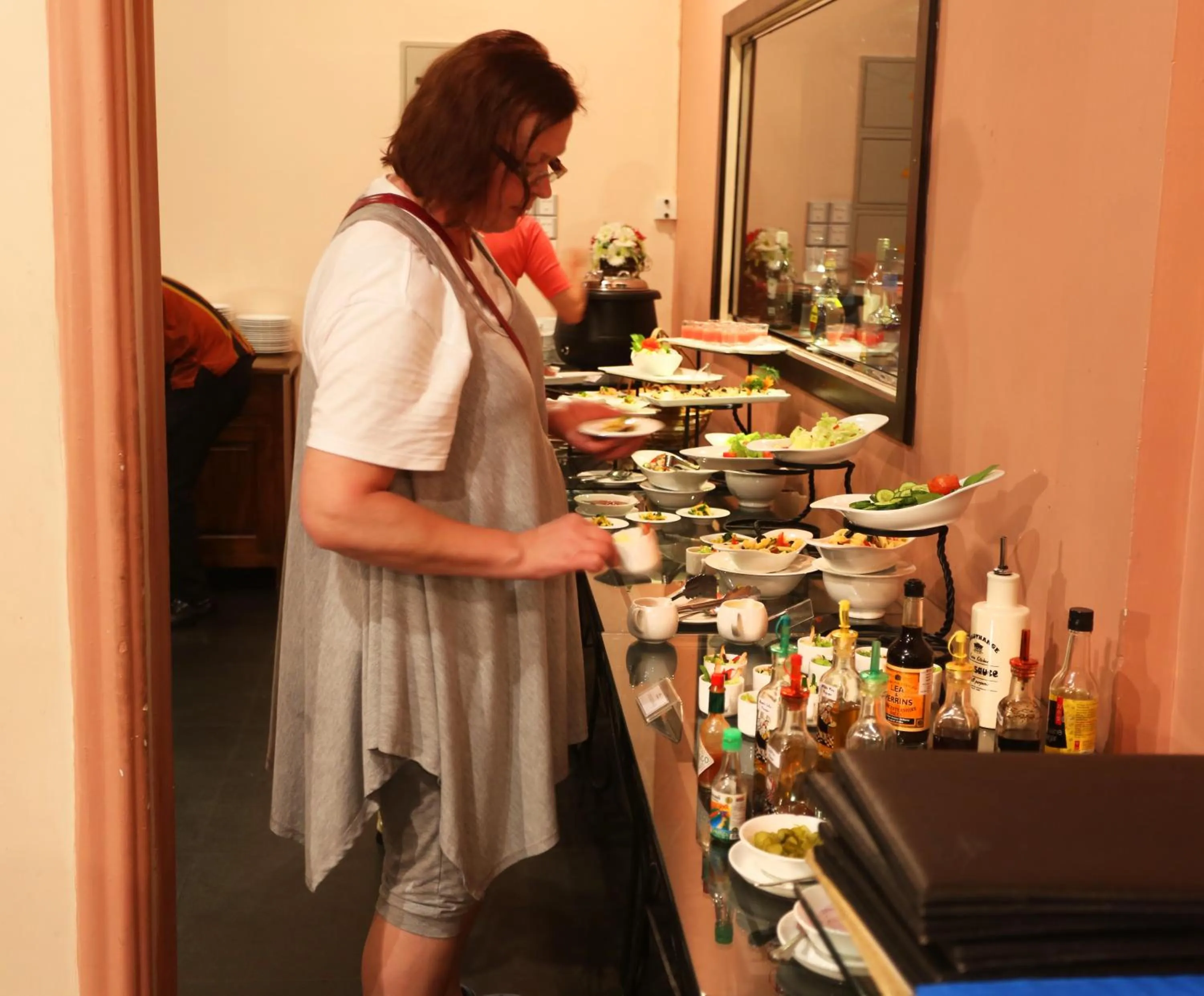 Restaurant/places to eat in Randholee Resort & Spa