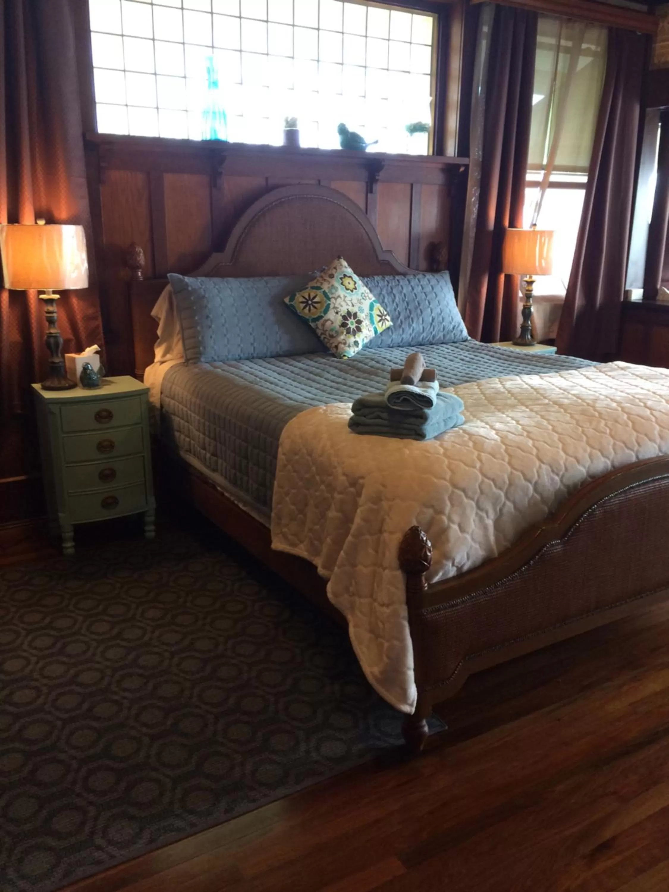 Bedroom, Bed in Hilo Bay Oceanfront Bed and Breakfast